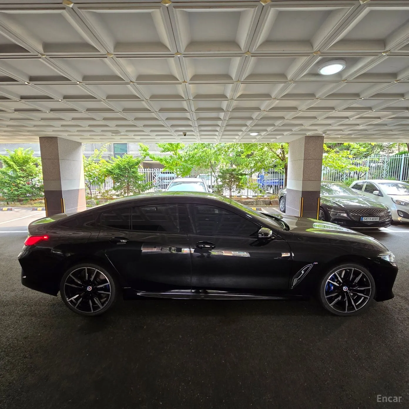 BMW 8-series (G15) превью 4