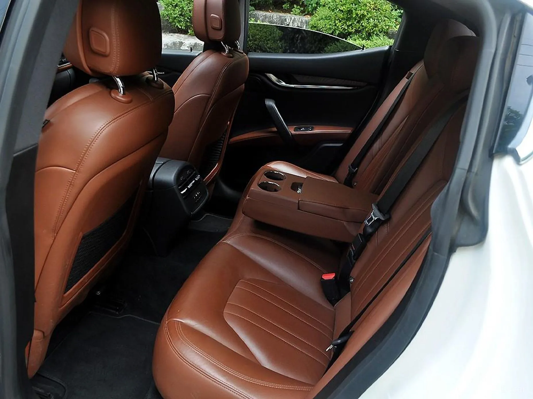 Maserati Ghibli превью 11