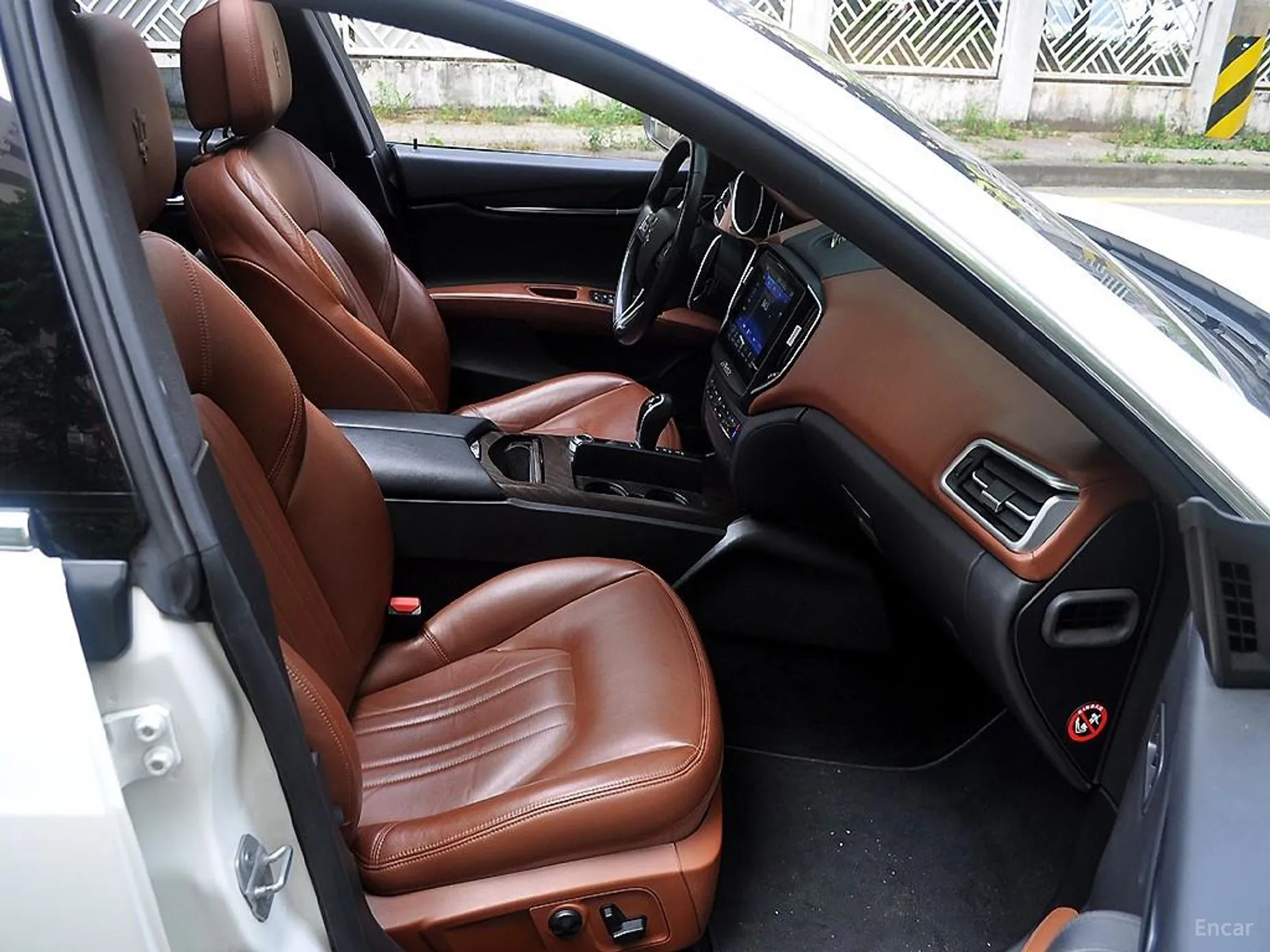 Maserati Ghibli превью 12