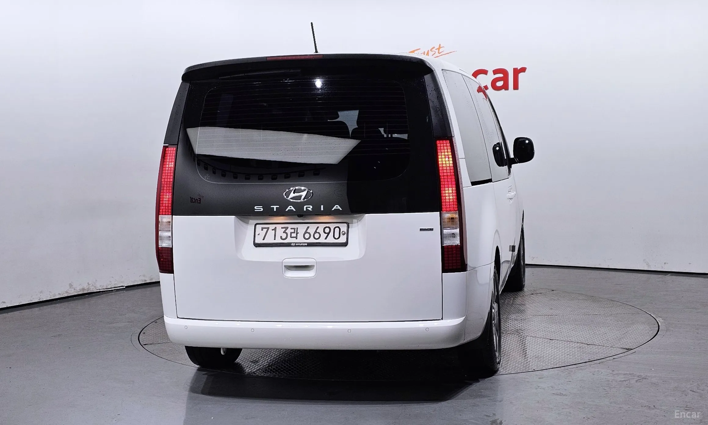 Hyundai Staria превью 3
