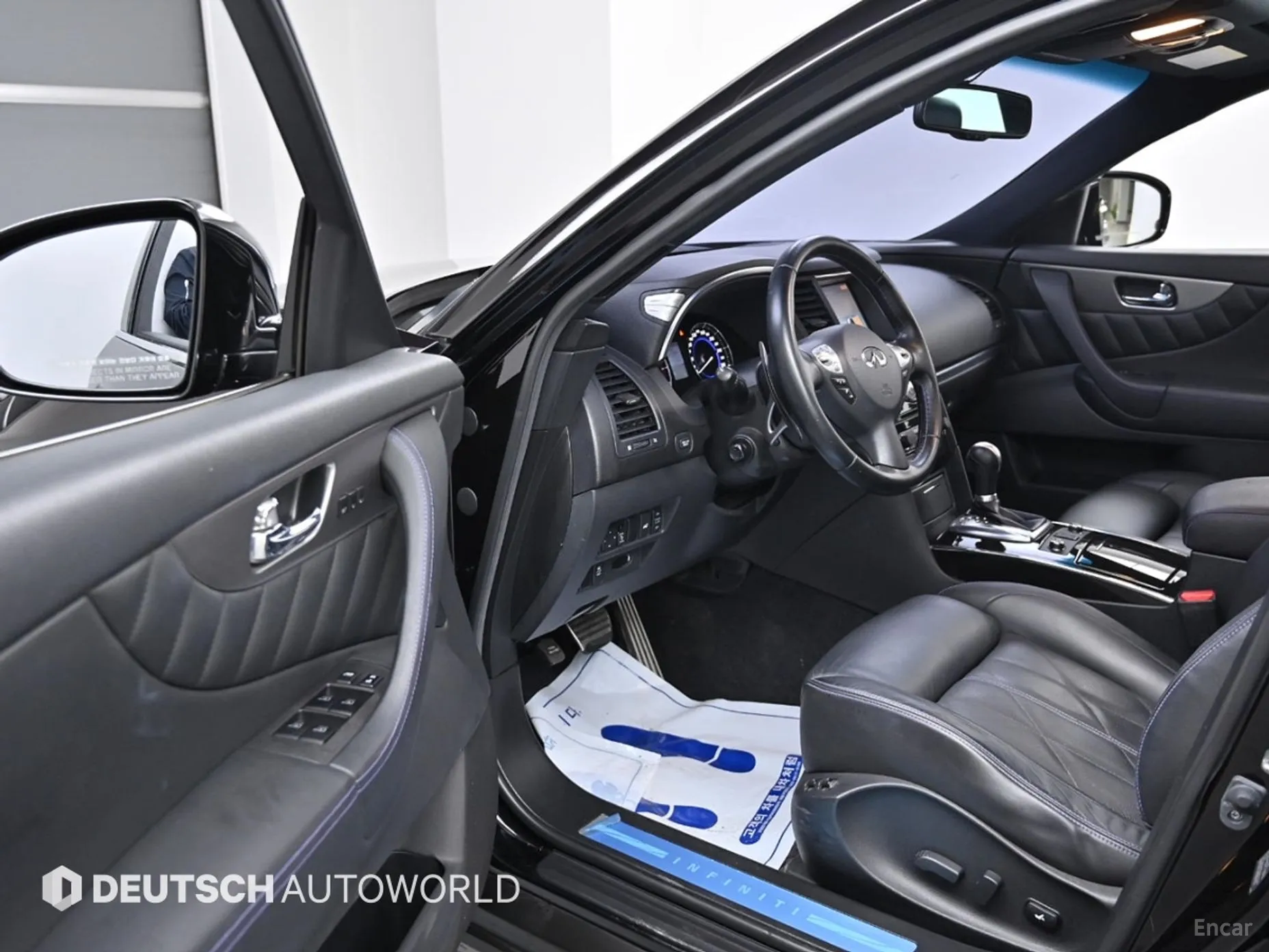 Infiniti QX70 превью 11