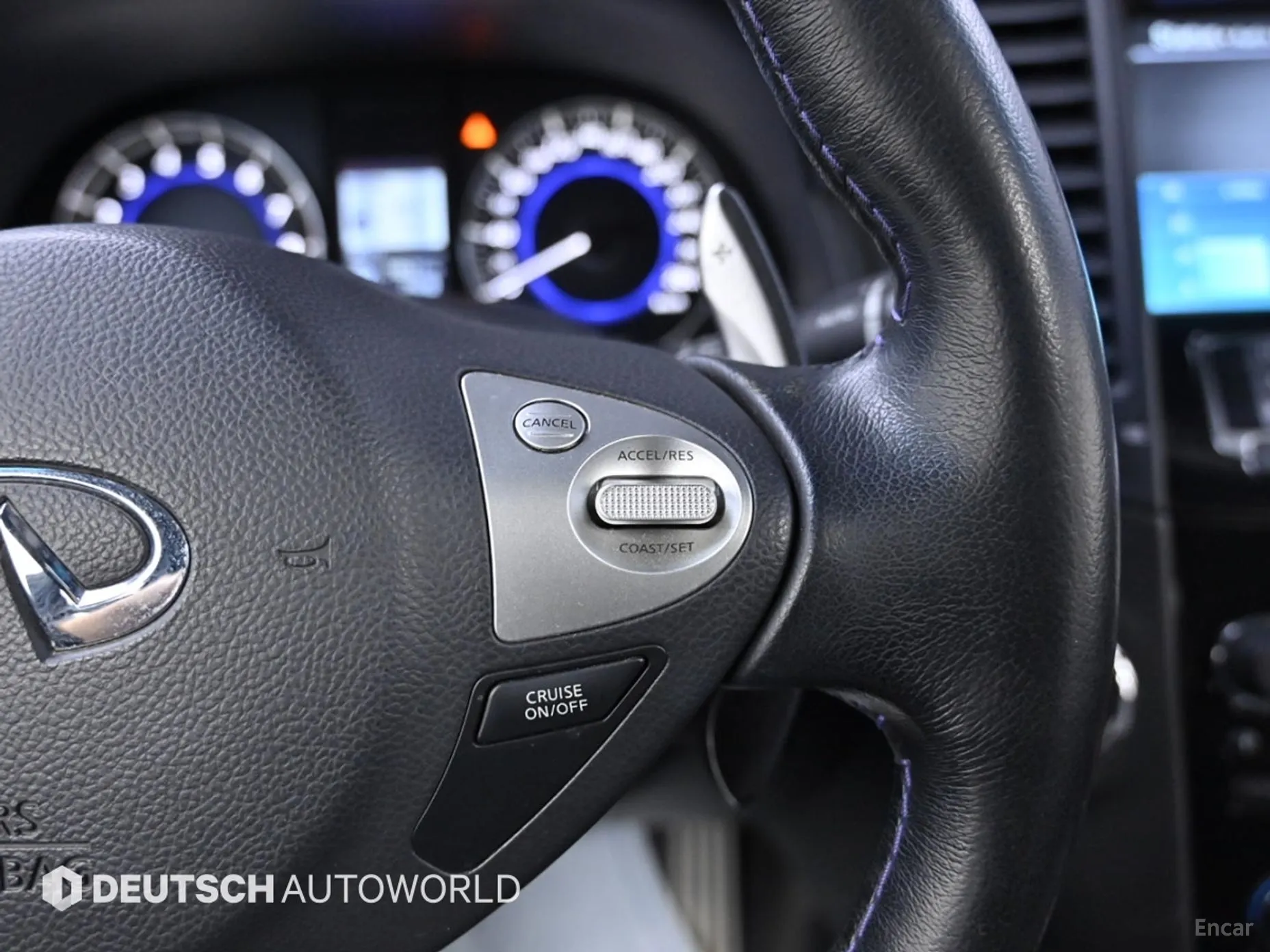 Infiniti QX70 превью 17