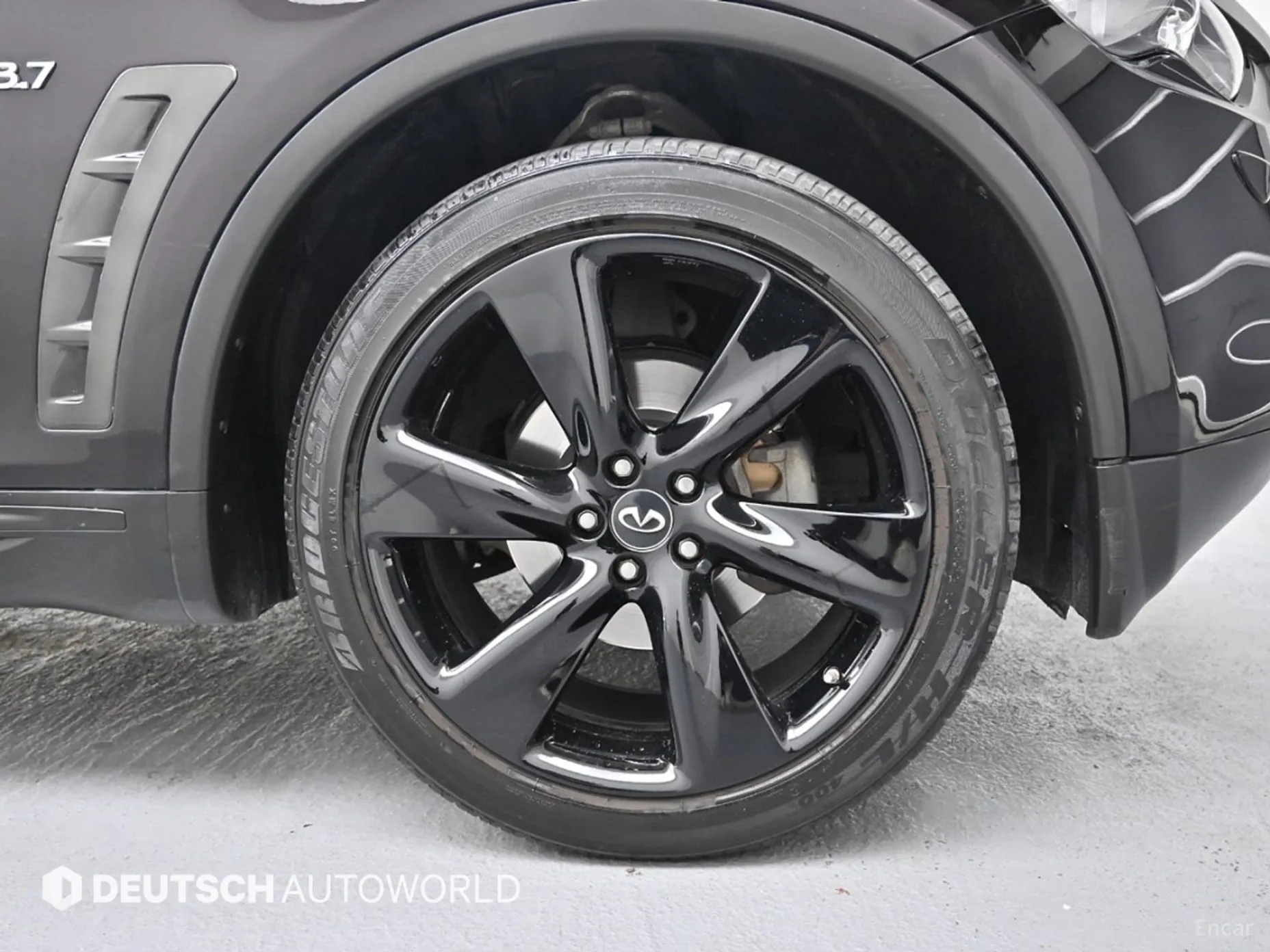 Infiniti QX70 превью 5