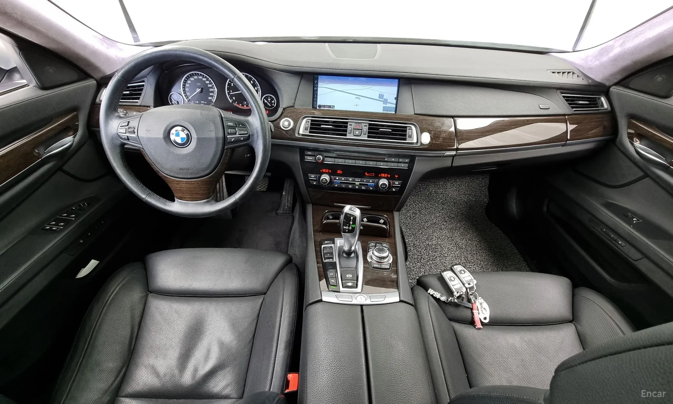 BMW 7 Series (F01) превью 4