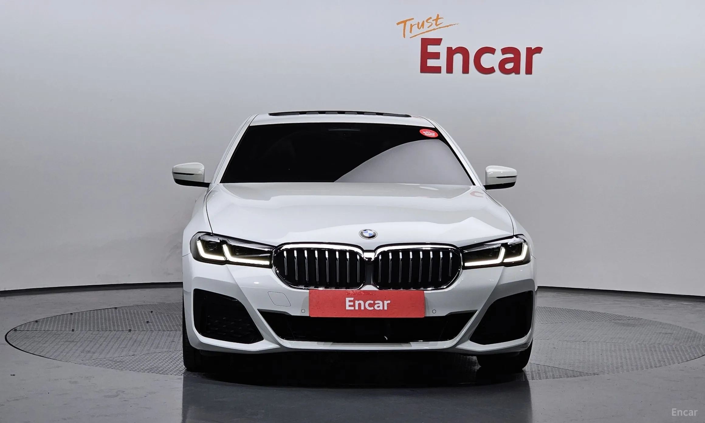 BMW 5 Series (G30) превью 2