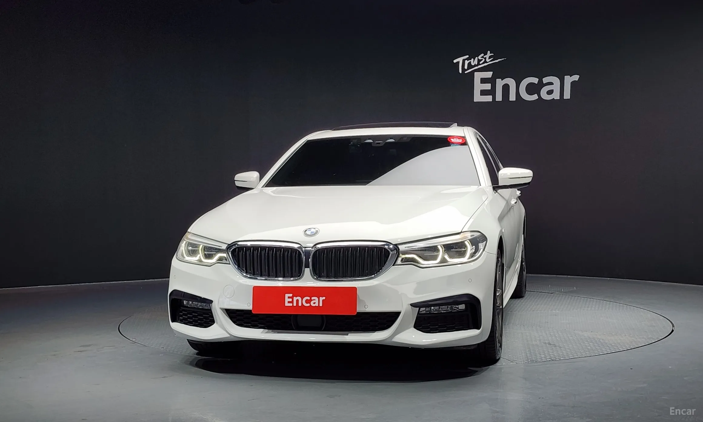 BMW 5 Series (G30) превью 2
