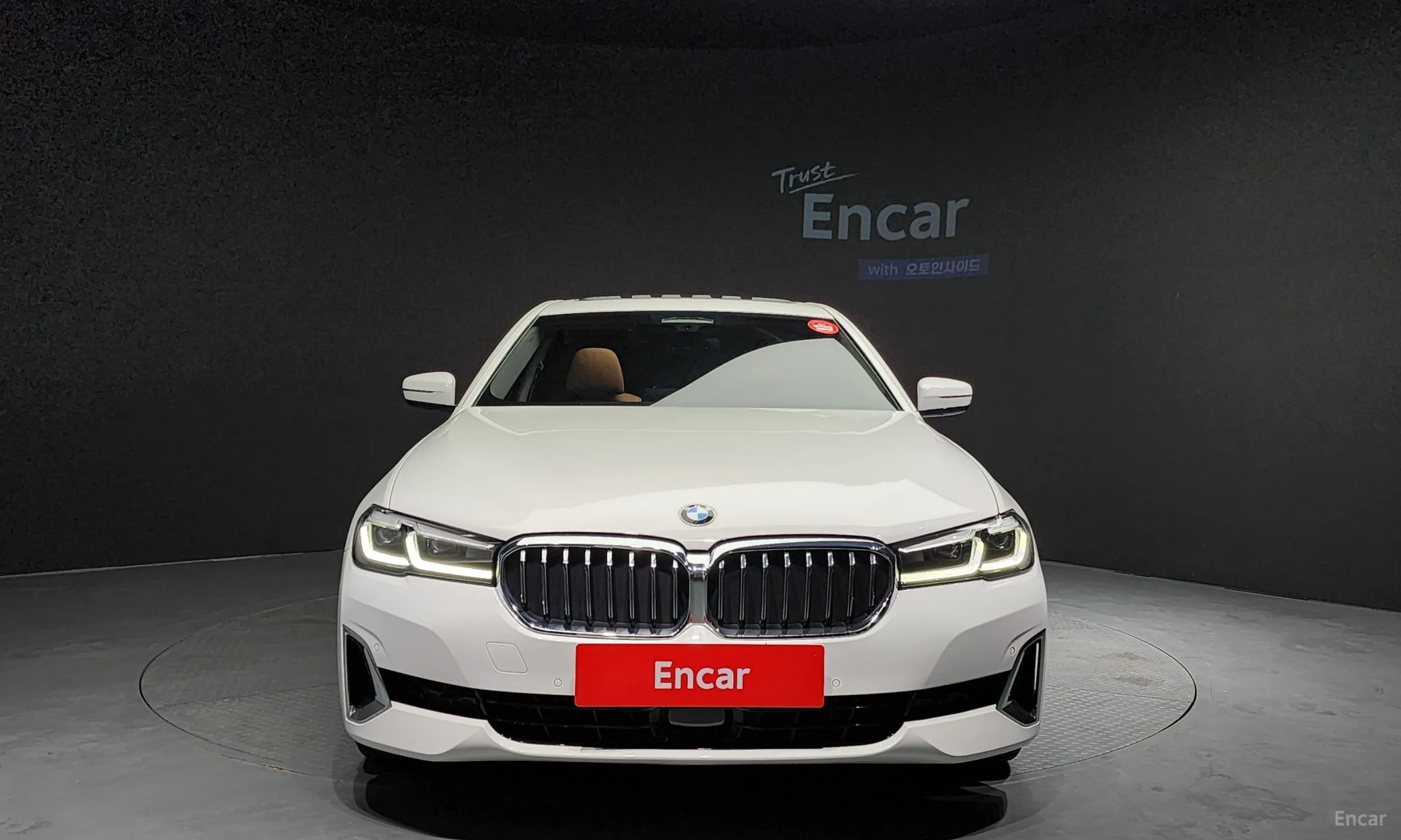 BMW 5 Series (G30) превью 2
