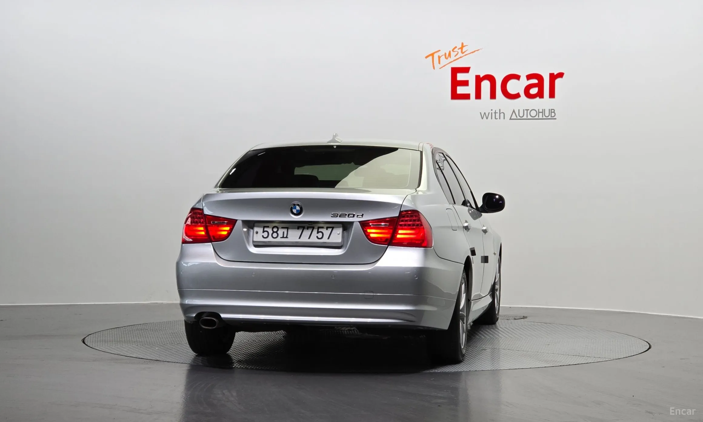 BMW 3 Series (E90) превью 3