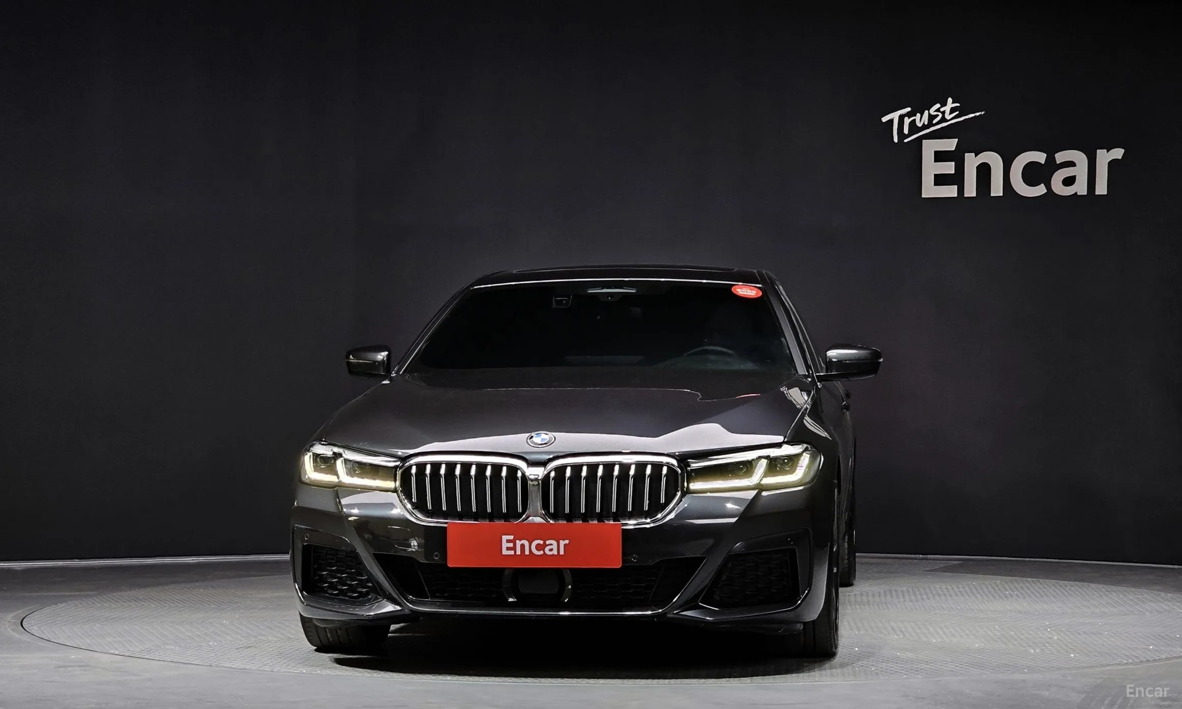 BMW 5 Series (G30) превью 2
