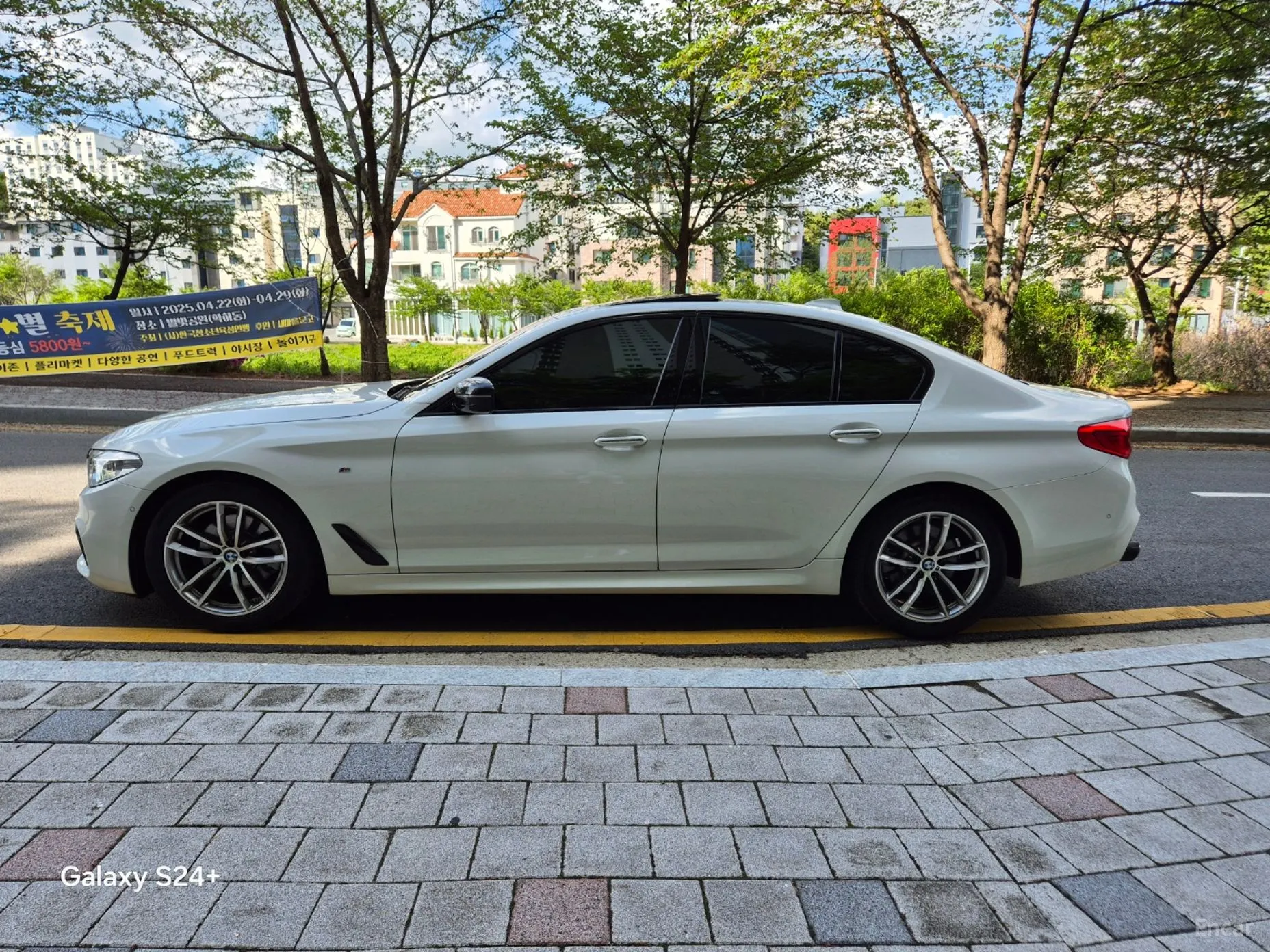 BMW 5 Series (G30) превью 4