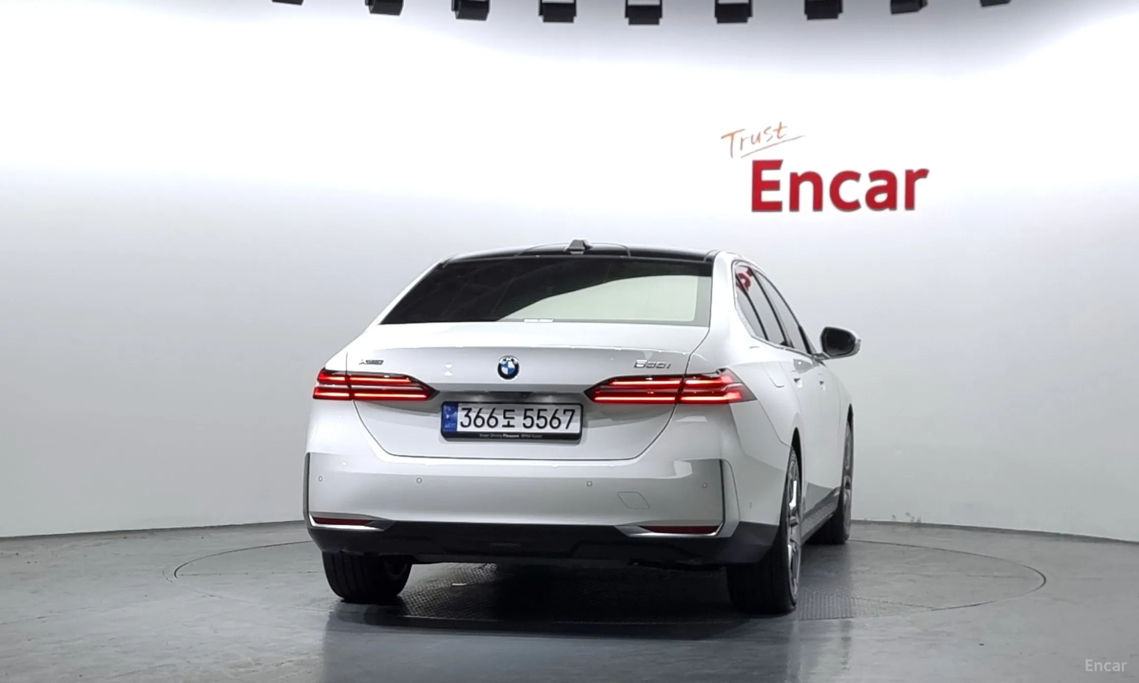 BMW 5 Series (G60) превью 3