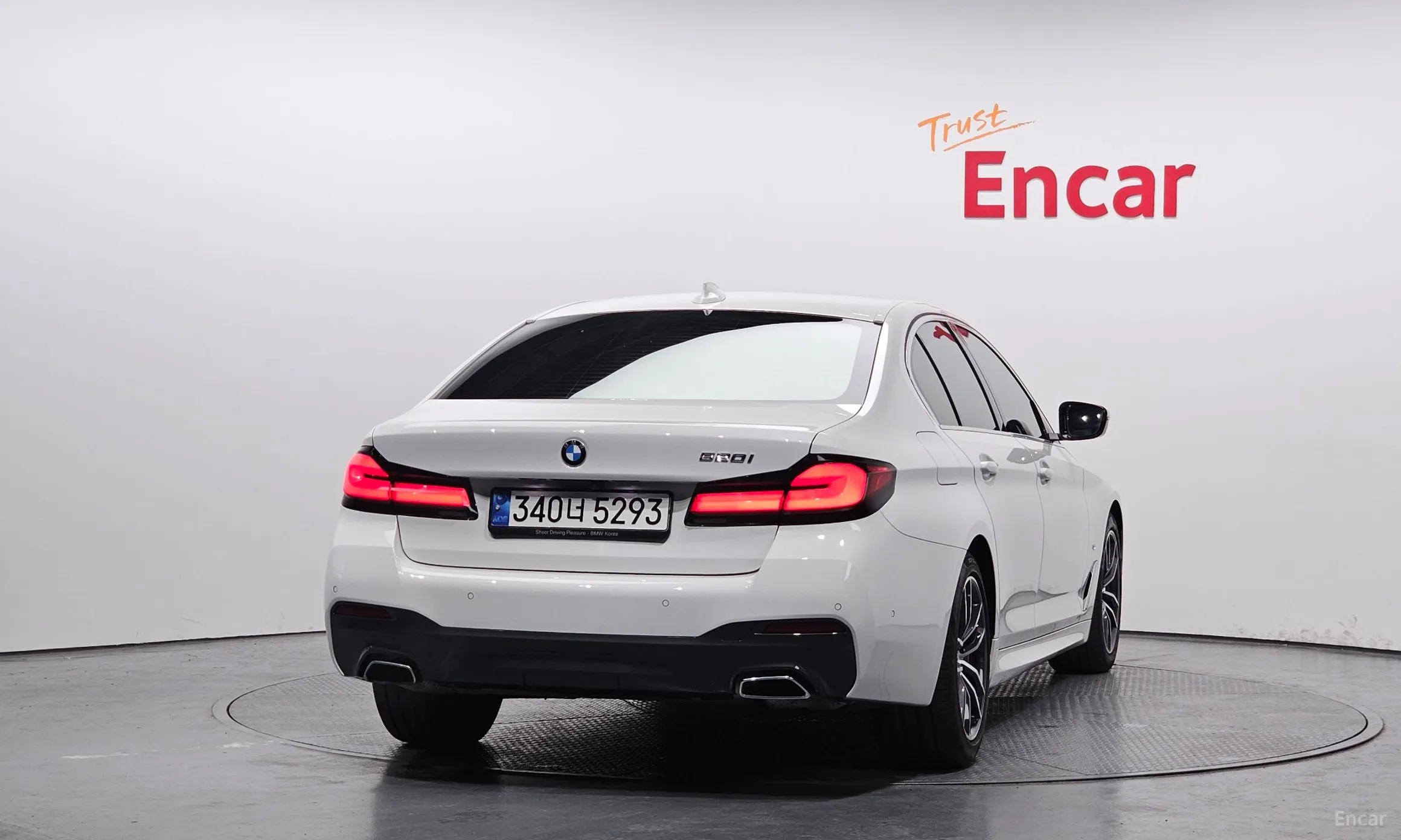 BMW 5 Series (G30) превью 3