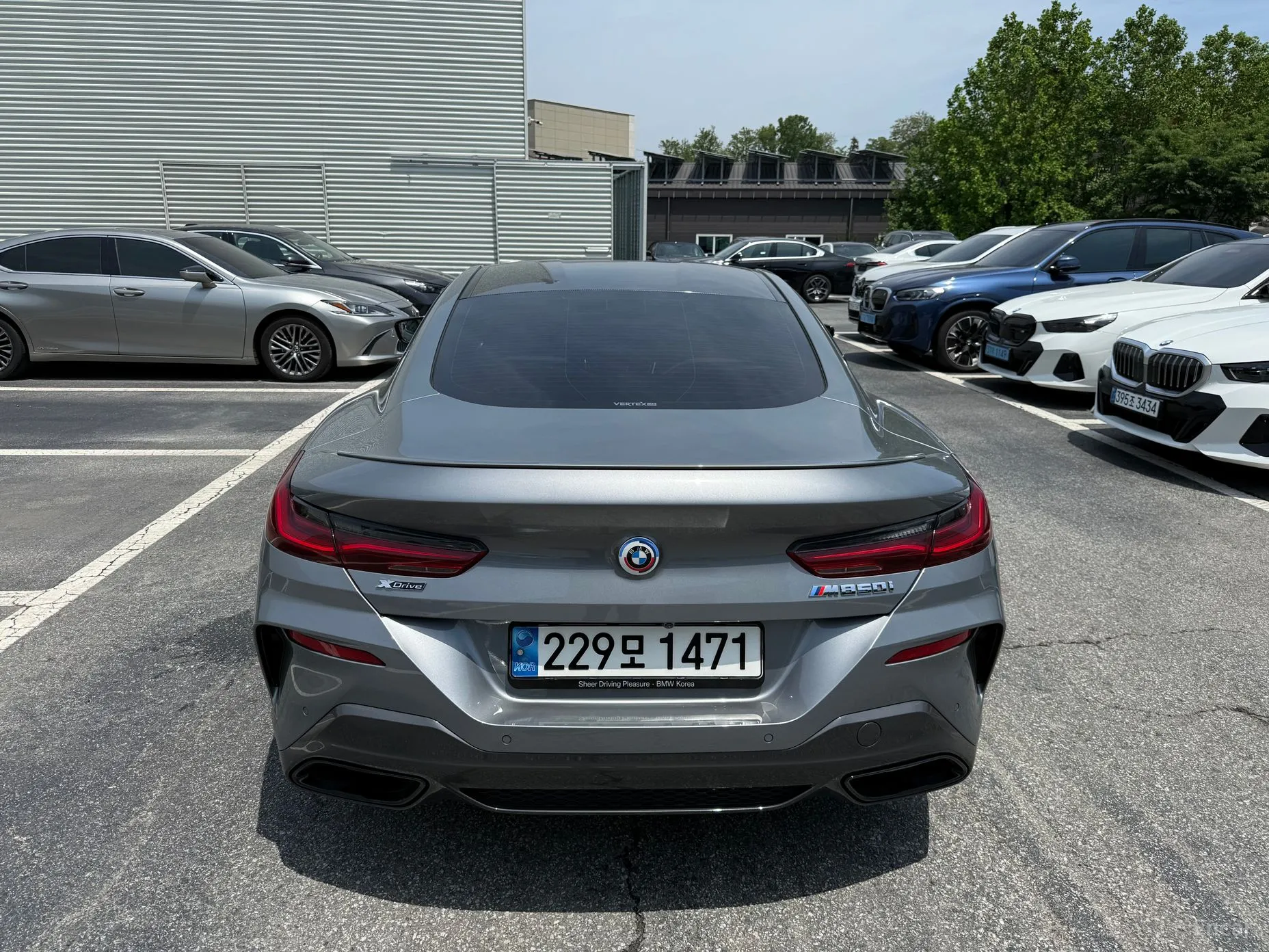 BMW 8-series (G15) превью 3