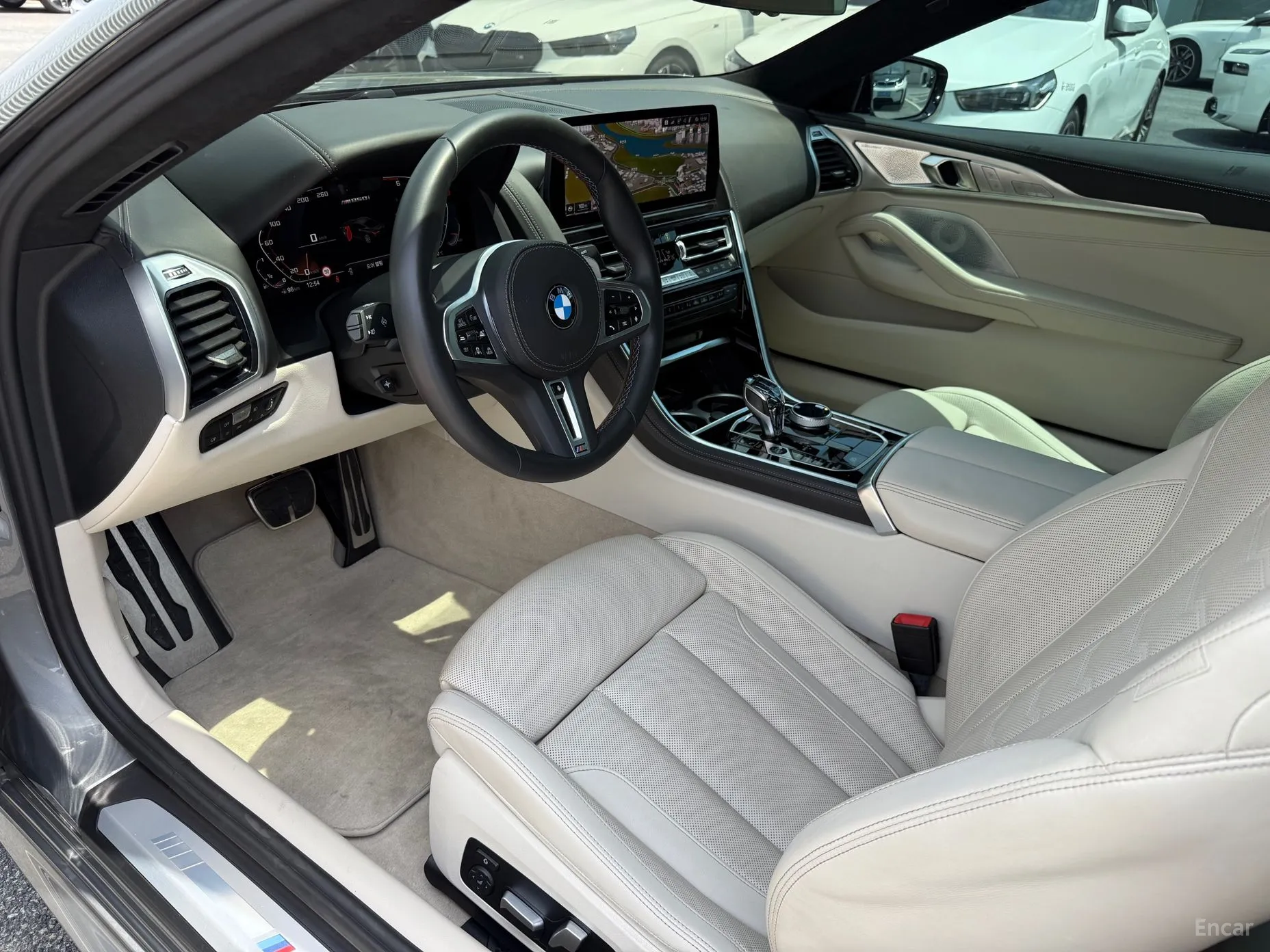 BMW 8-series (G15) превью 4