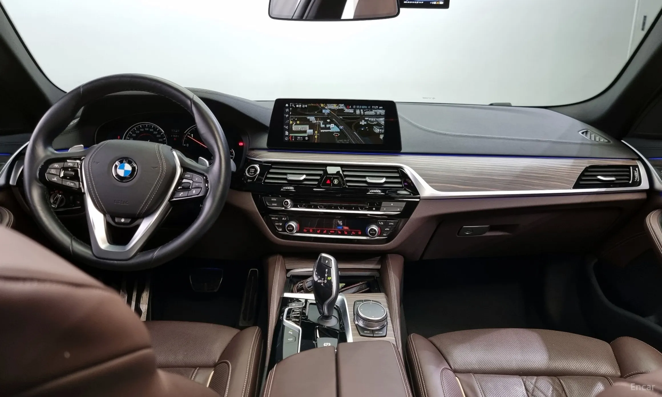 BMW 5 Series (G30) превью 4