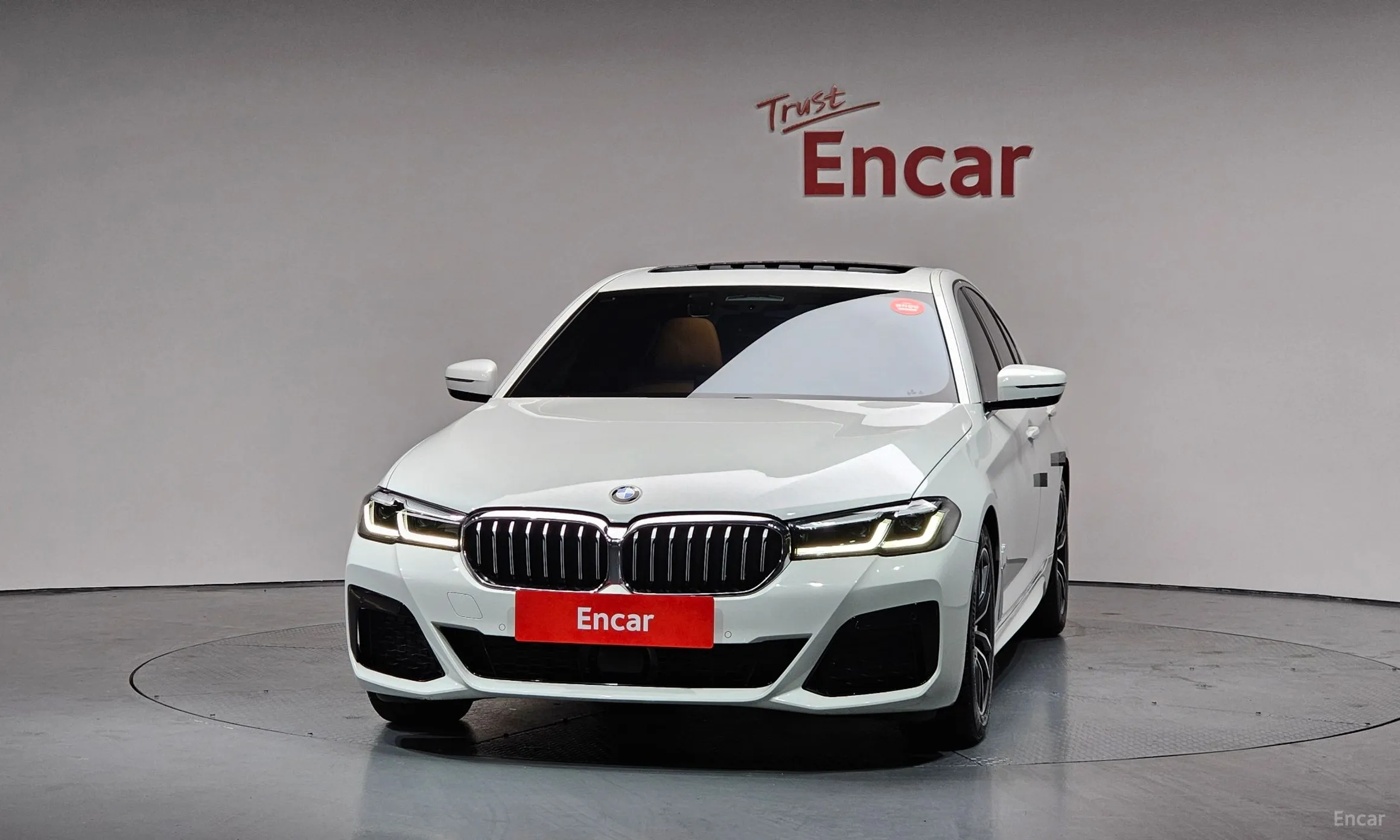 BMW 5 Series (G30) превью 2