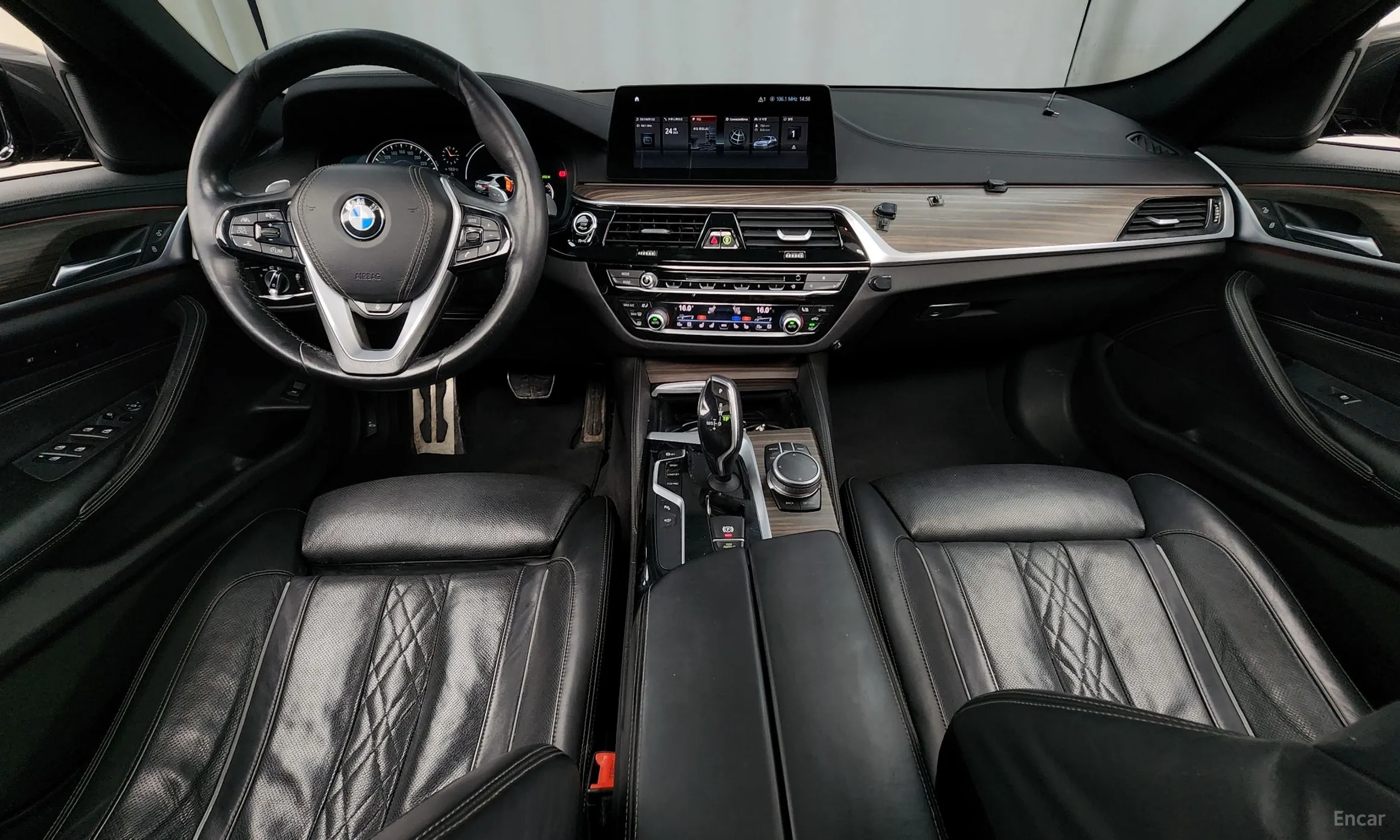 BMW 5 Series (G30) превью 4