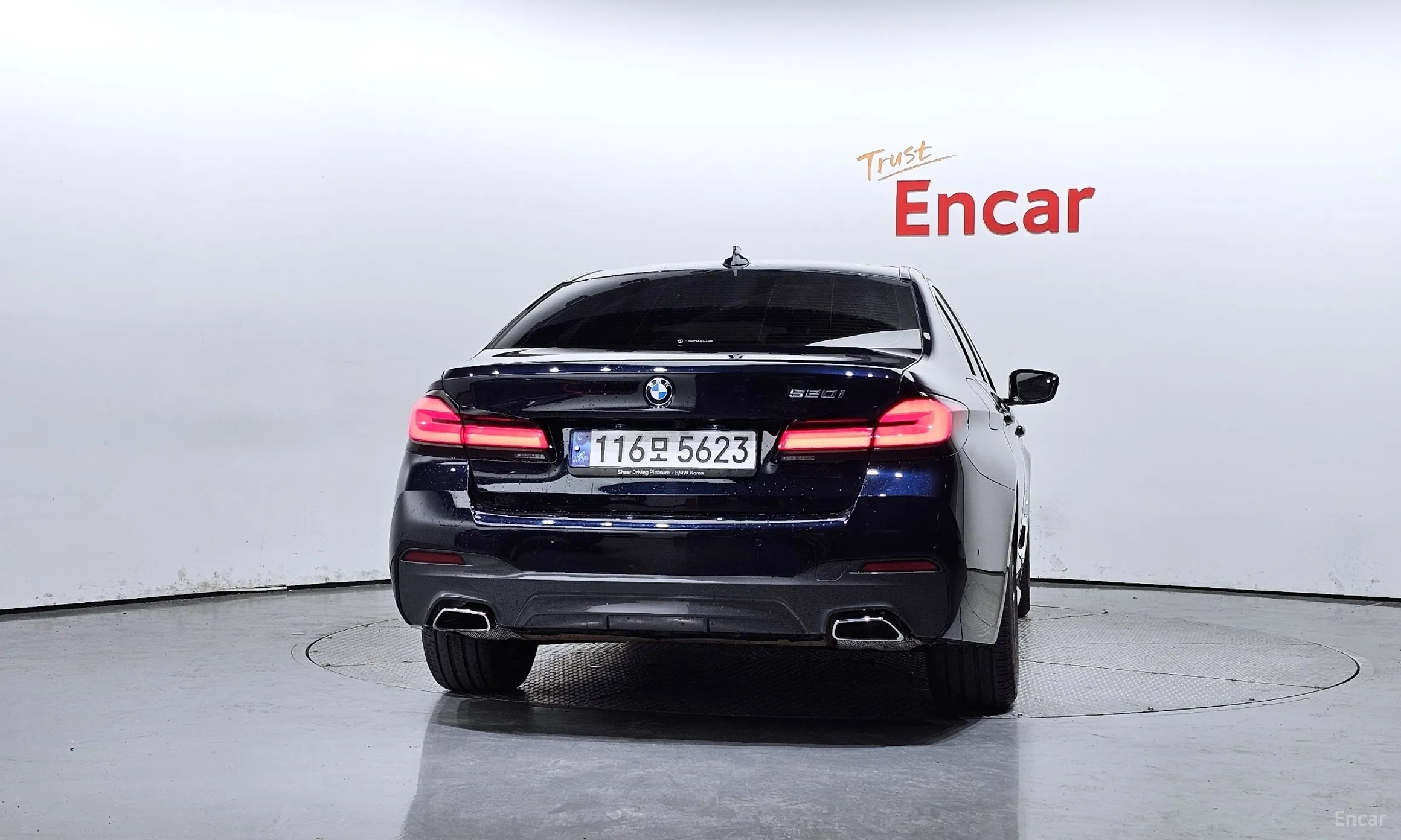 BMW 5 Series (G30) превью 3