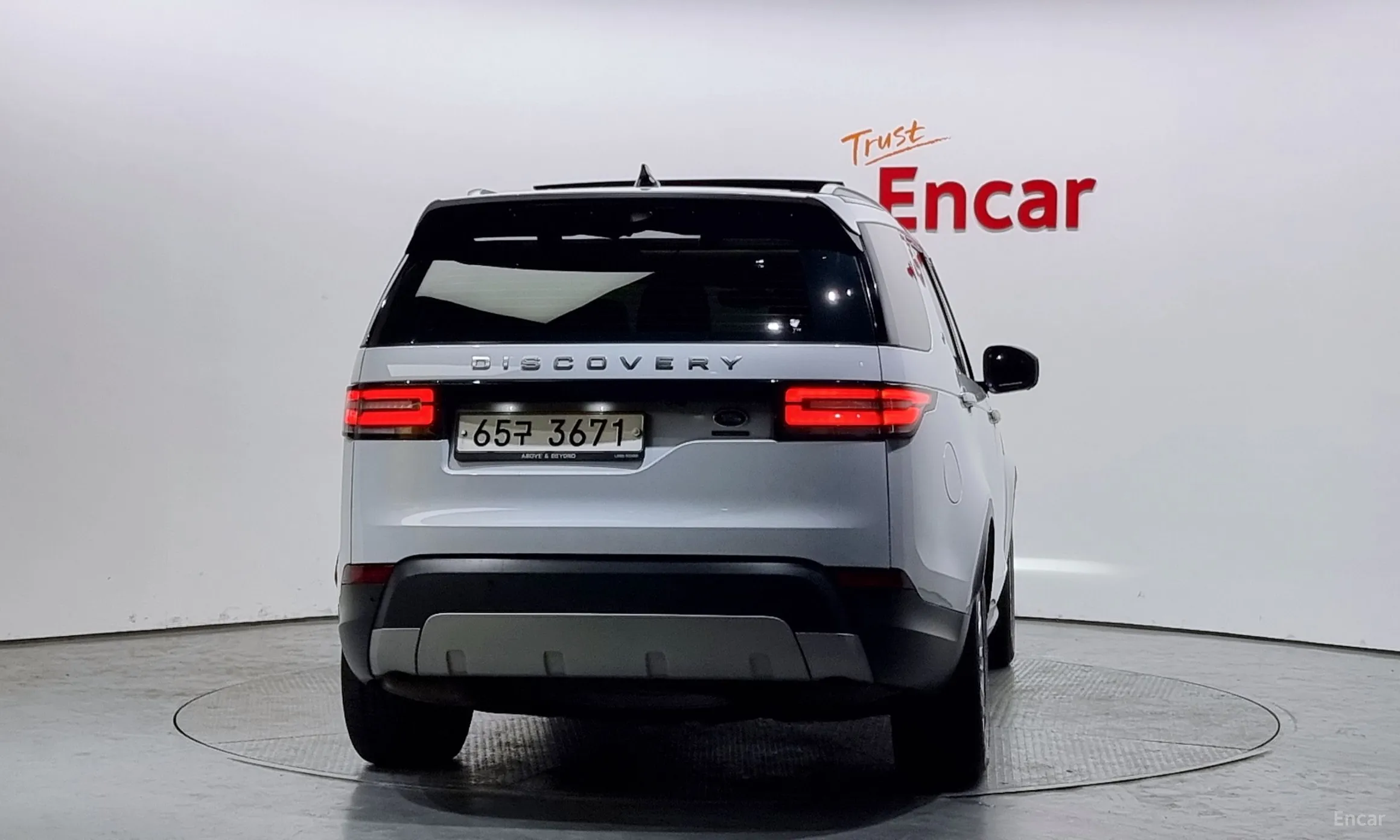 Land Rover Discovery 5 превью 3