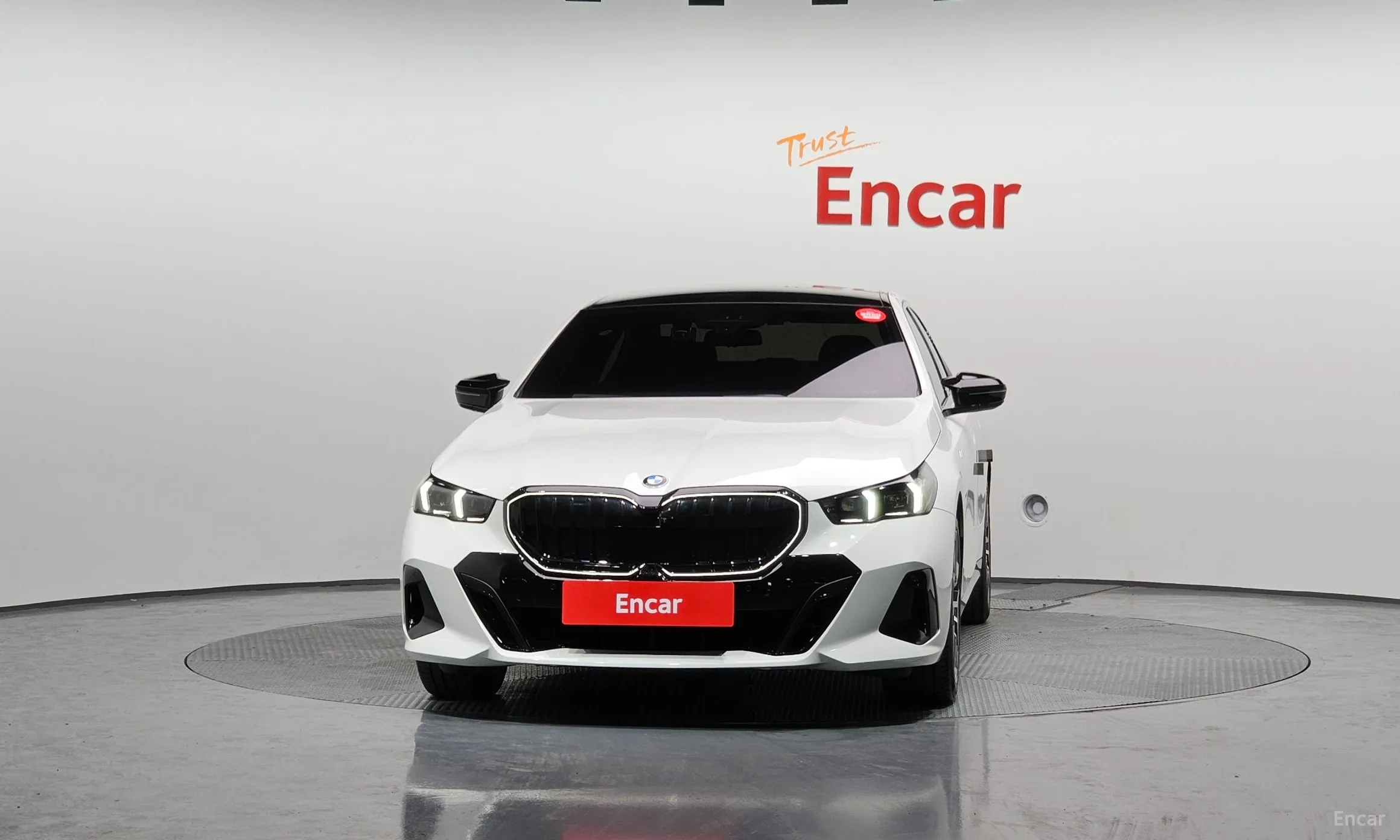 BMW 5 Series (G60) превью 2
