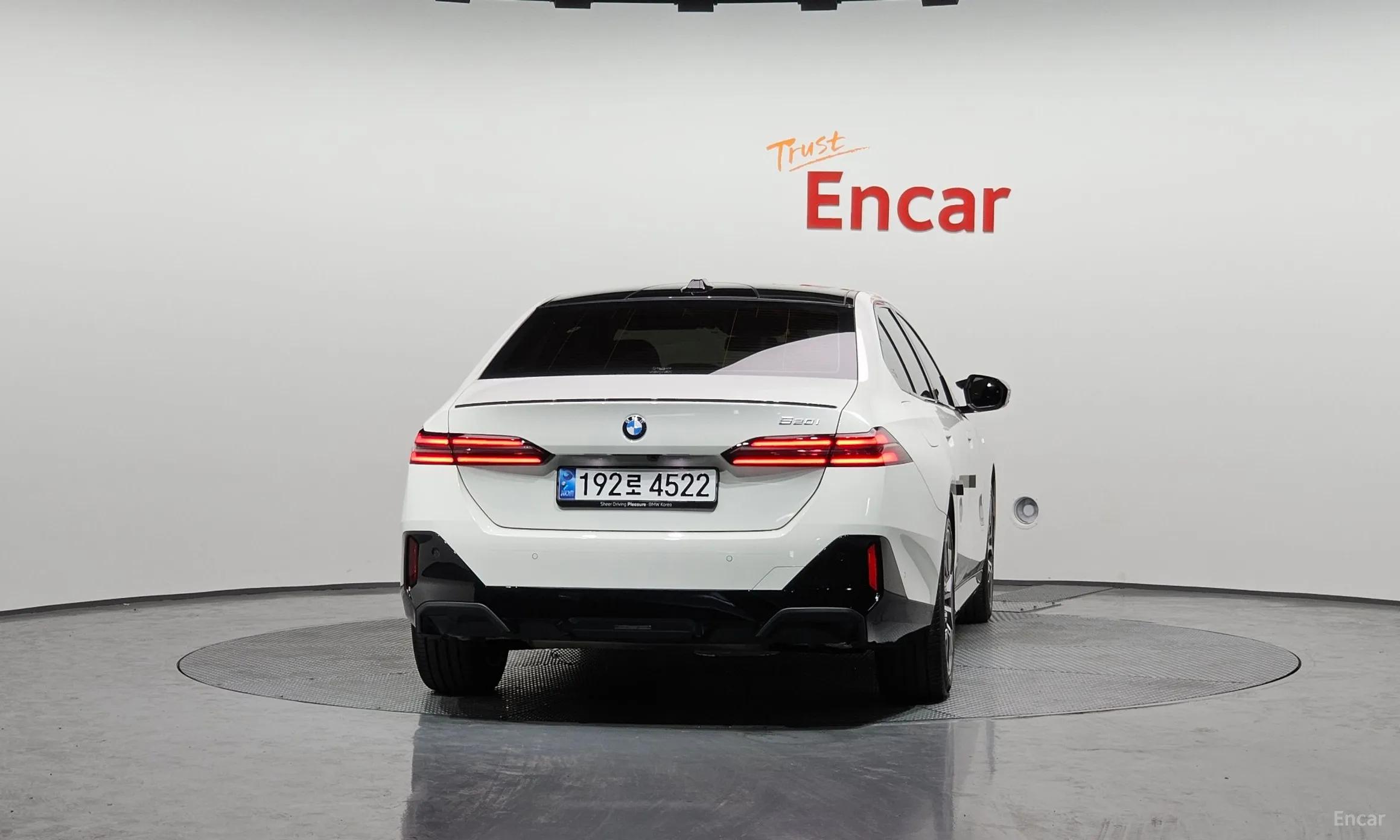BMW 5 Series (G60) превью 3