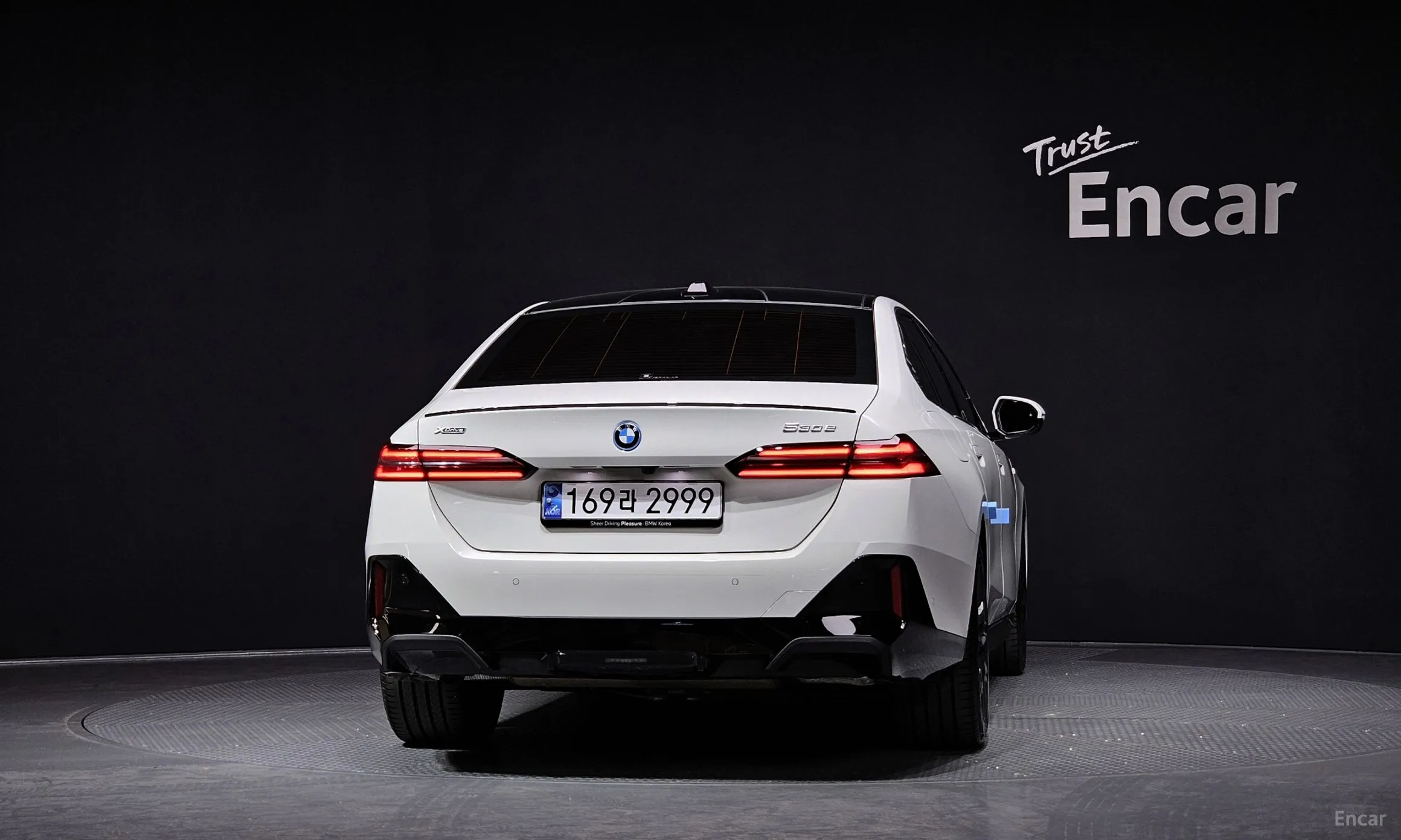 BMW 5 Series (G60) превью 3