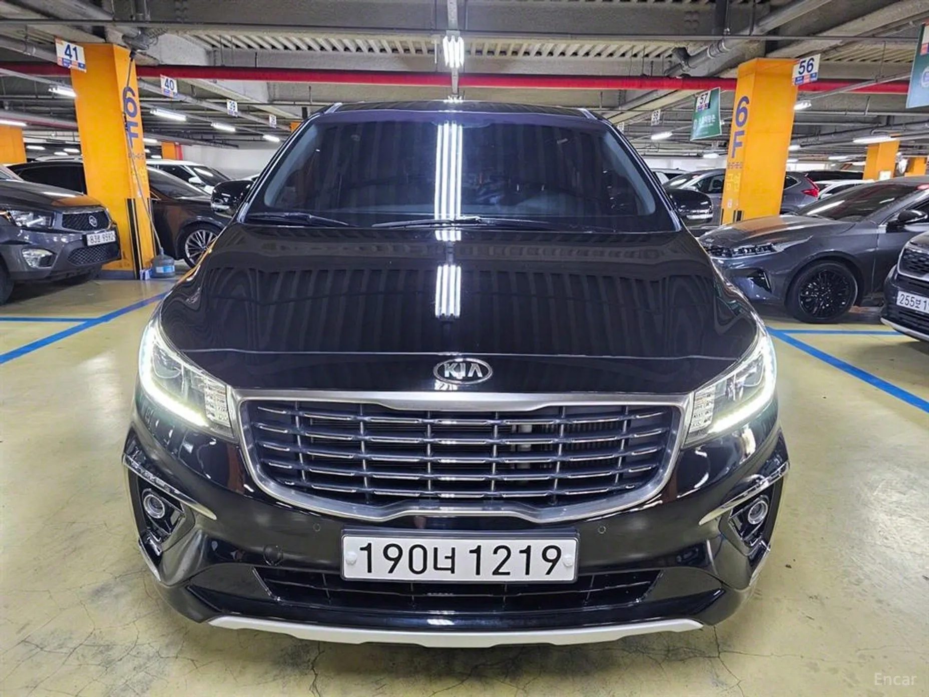 Kia Carnival превью 2