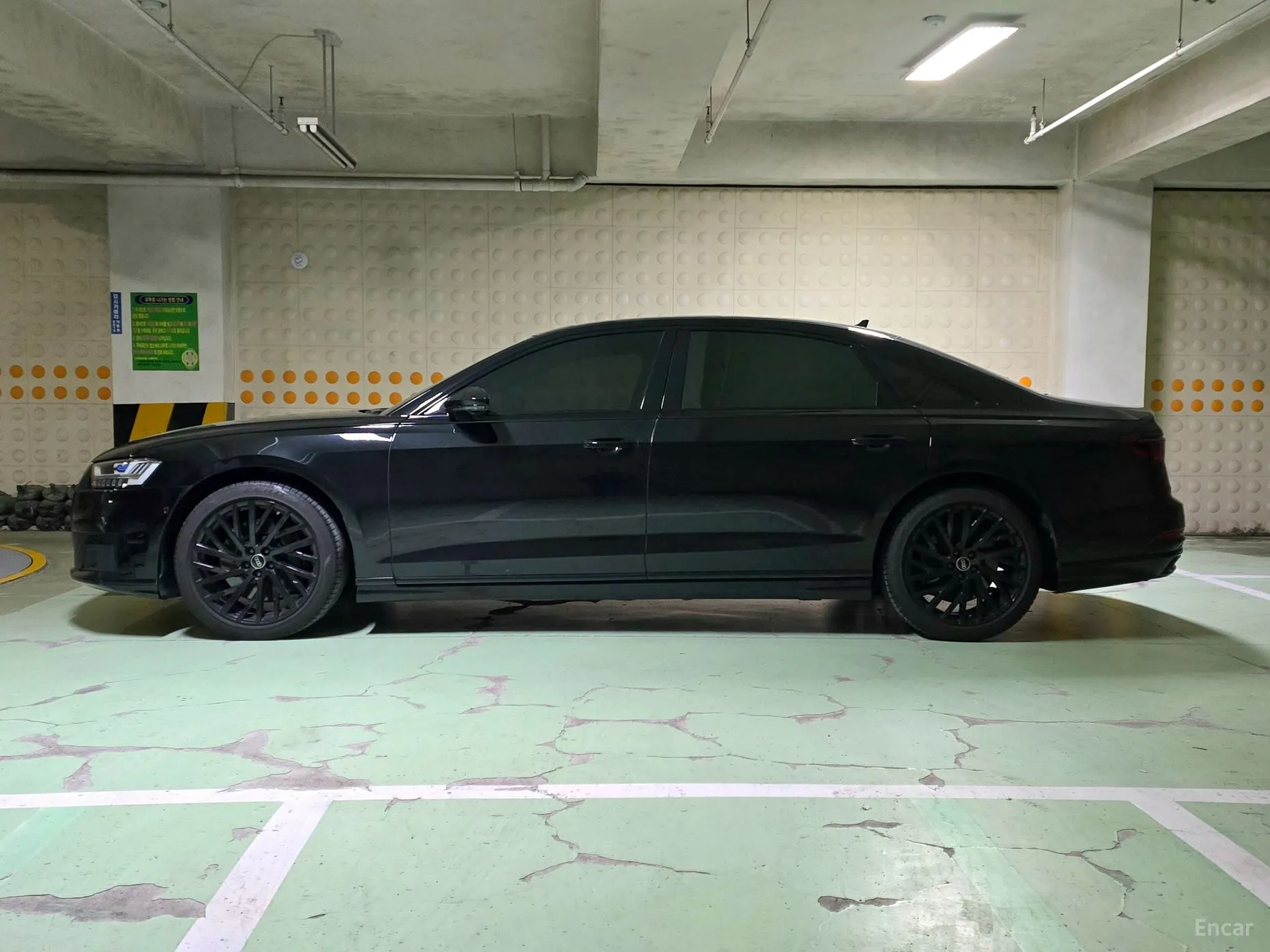 Audi A8 (D5)