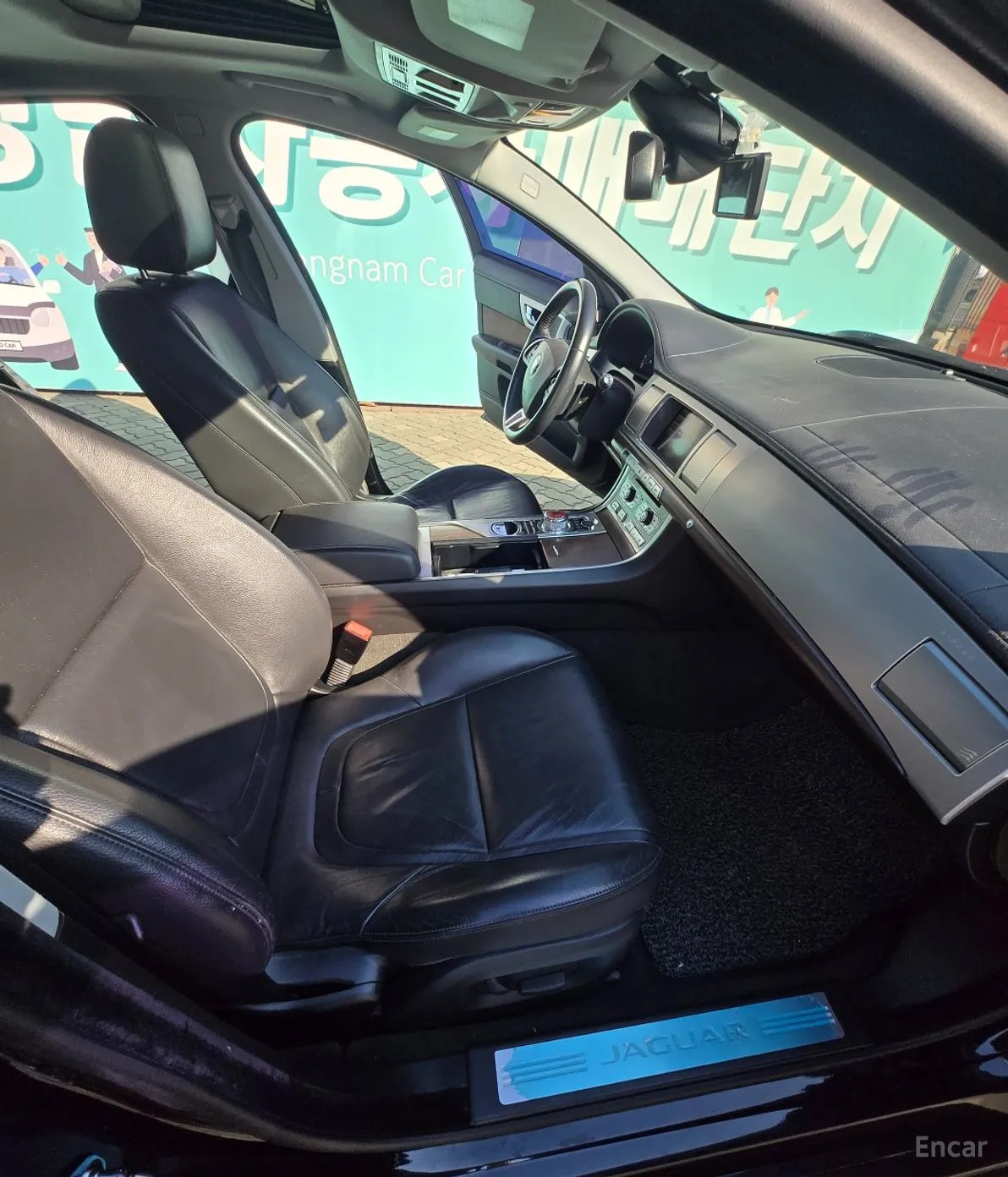 Jaguar New XF превью 10