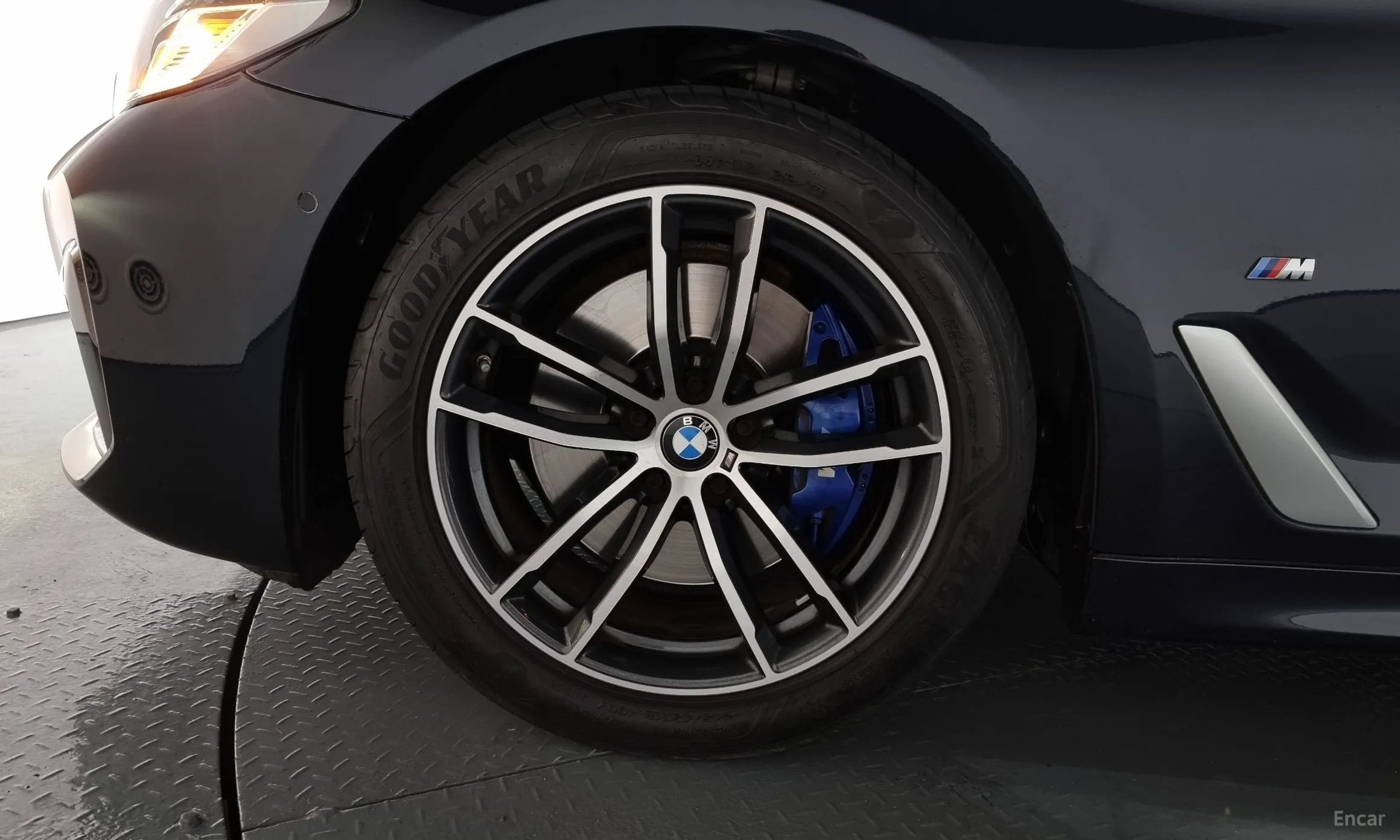 BMW 5 Series (G30) превью 3