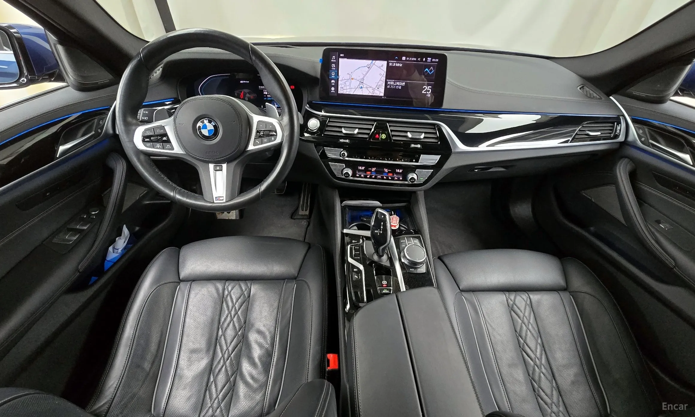 BMW 5 Series (G30) превью 4
