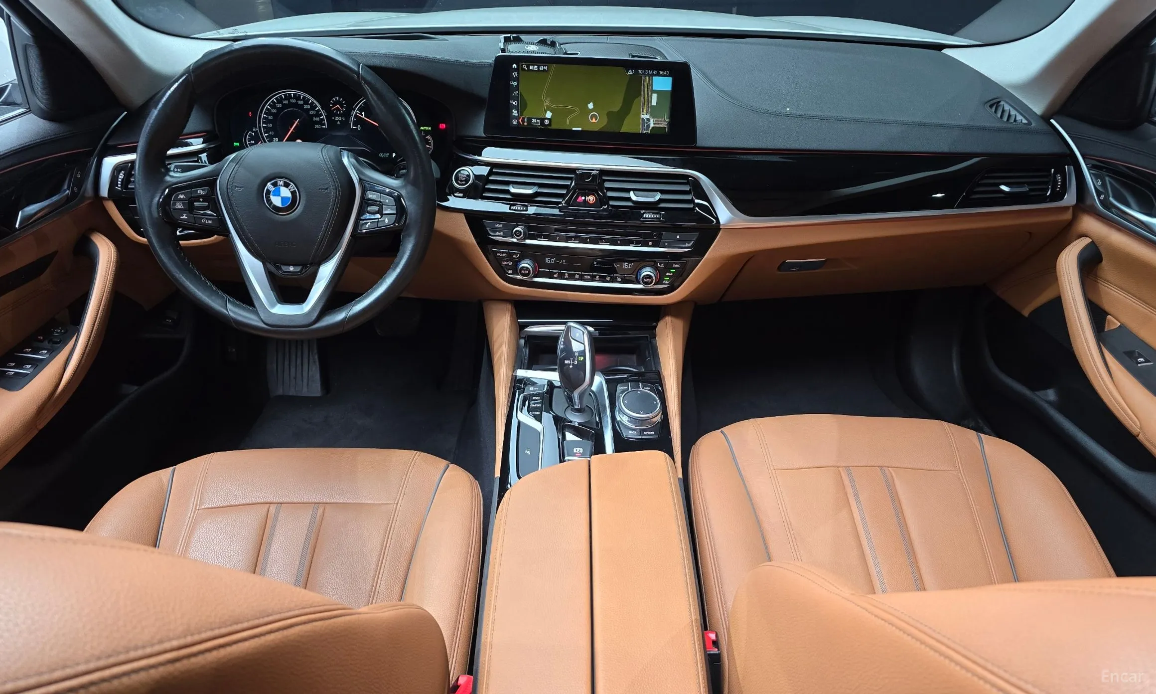 BMW 5 Series (G30) превью 4