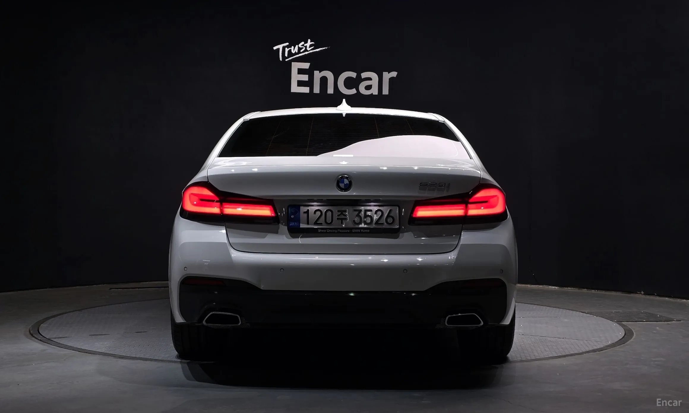 BMW 5 Series (G30) превью 3