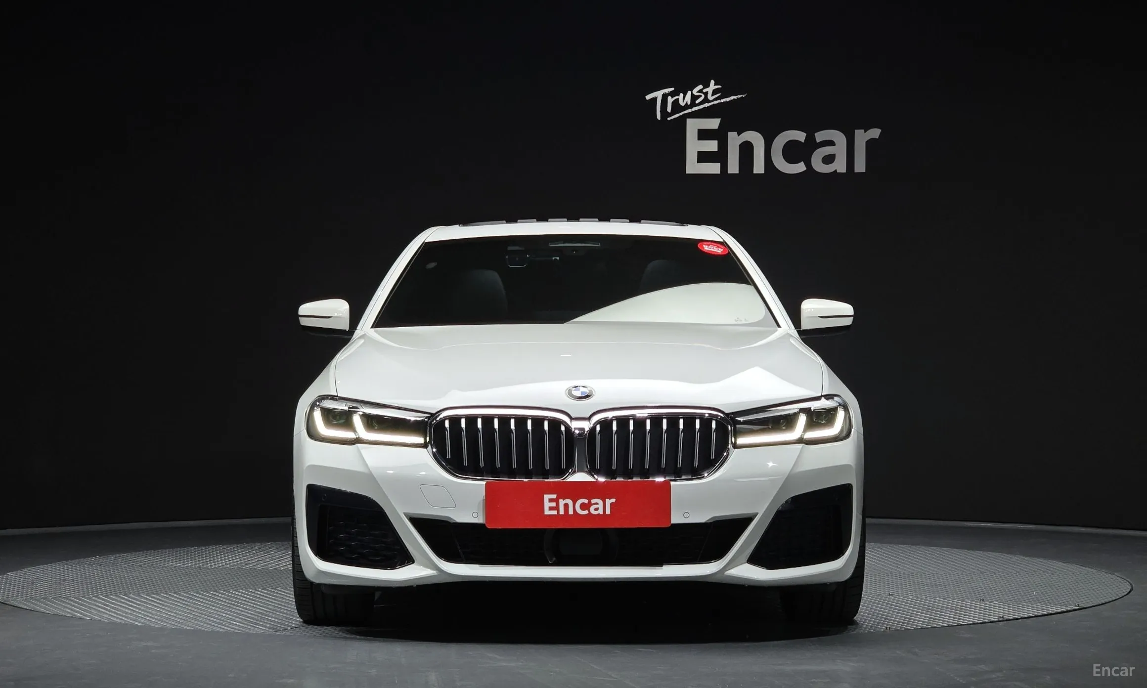 BMW 5 Series (G30) превью 2