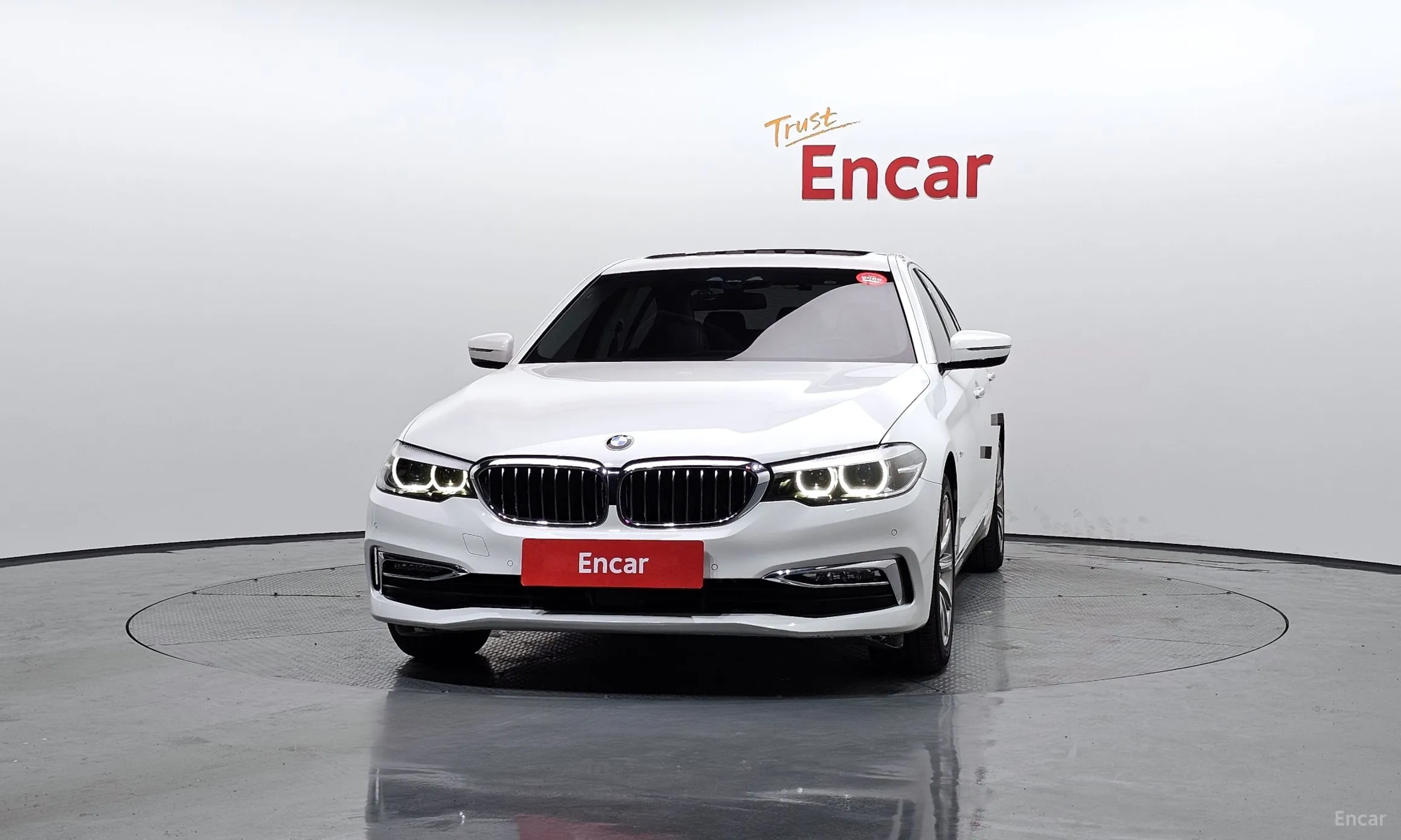 BMW 5 Series (G30) превью 2