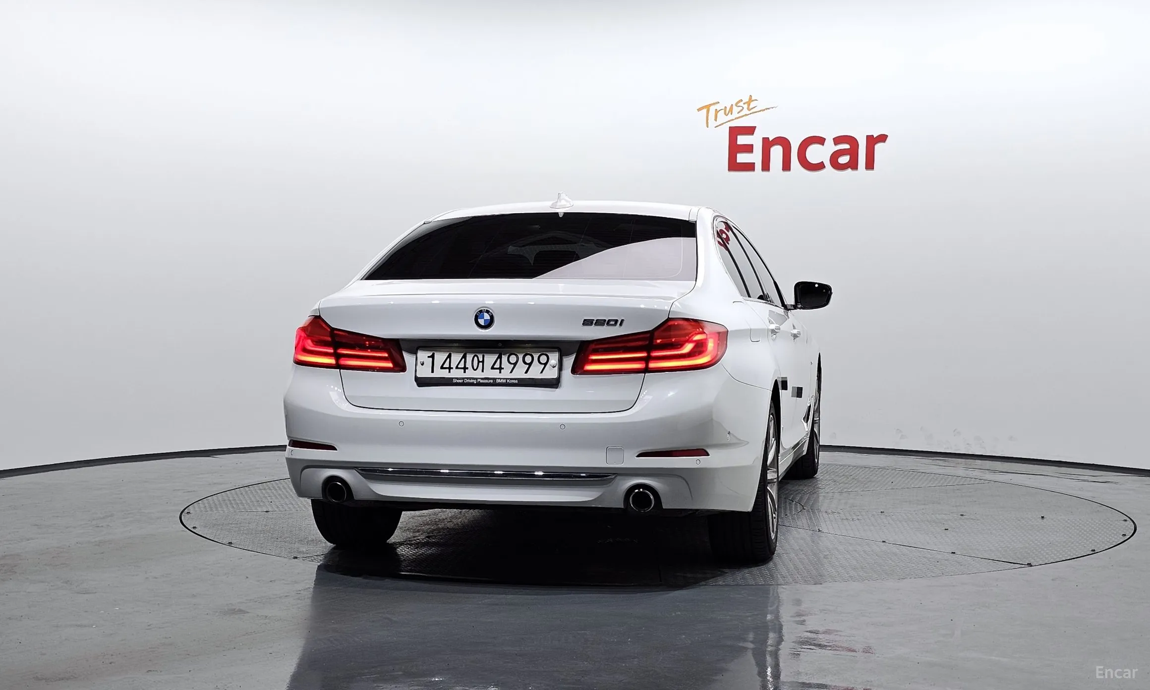 BMW 5 Series (G30) превью 3