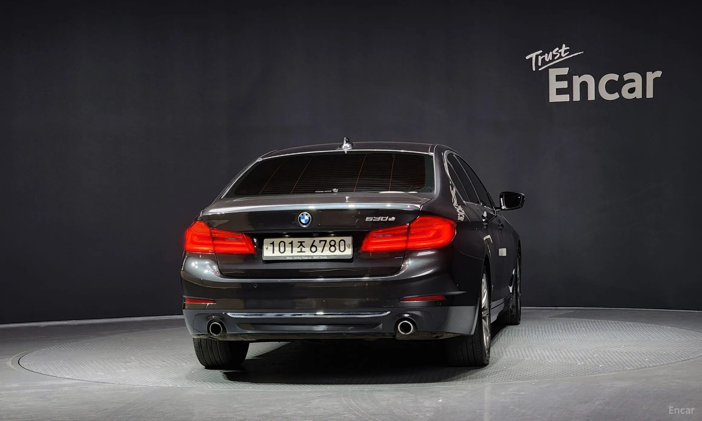 BMW 5 Series (G30) превью 3