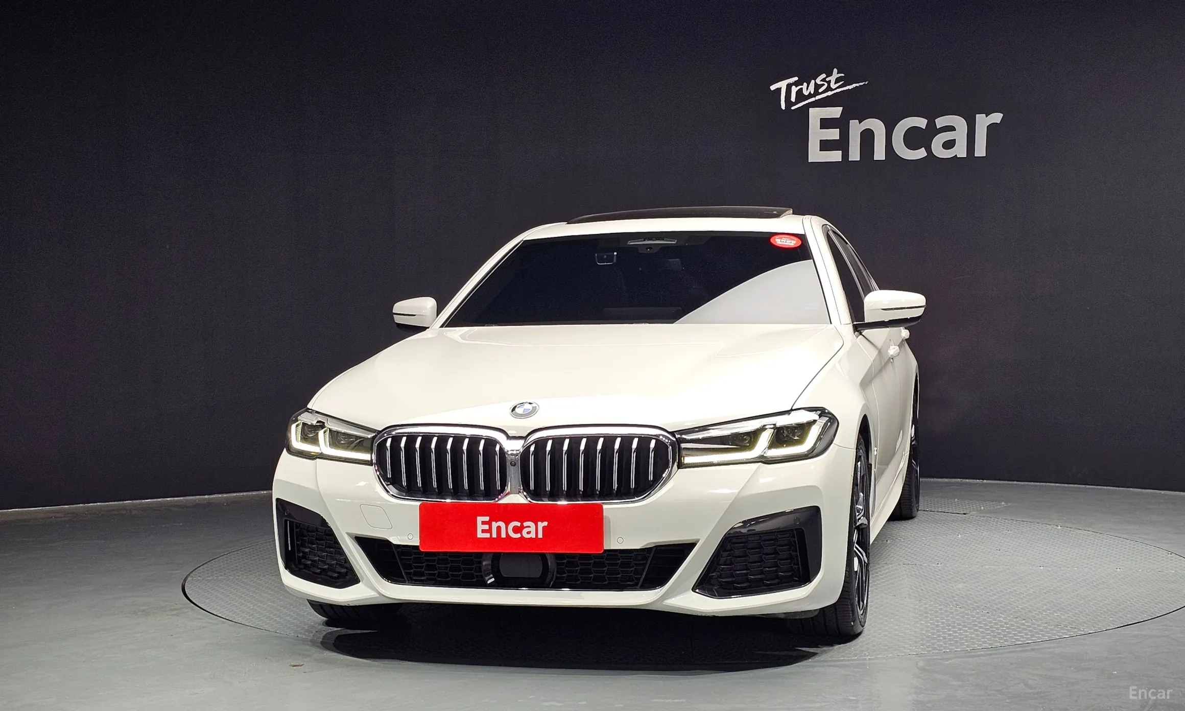 BMW 5 Series (G30) превью 2