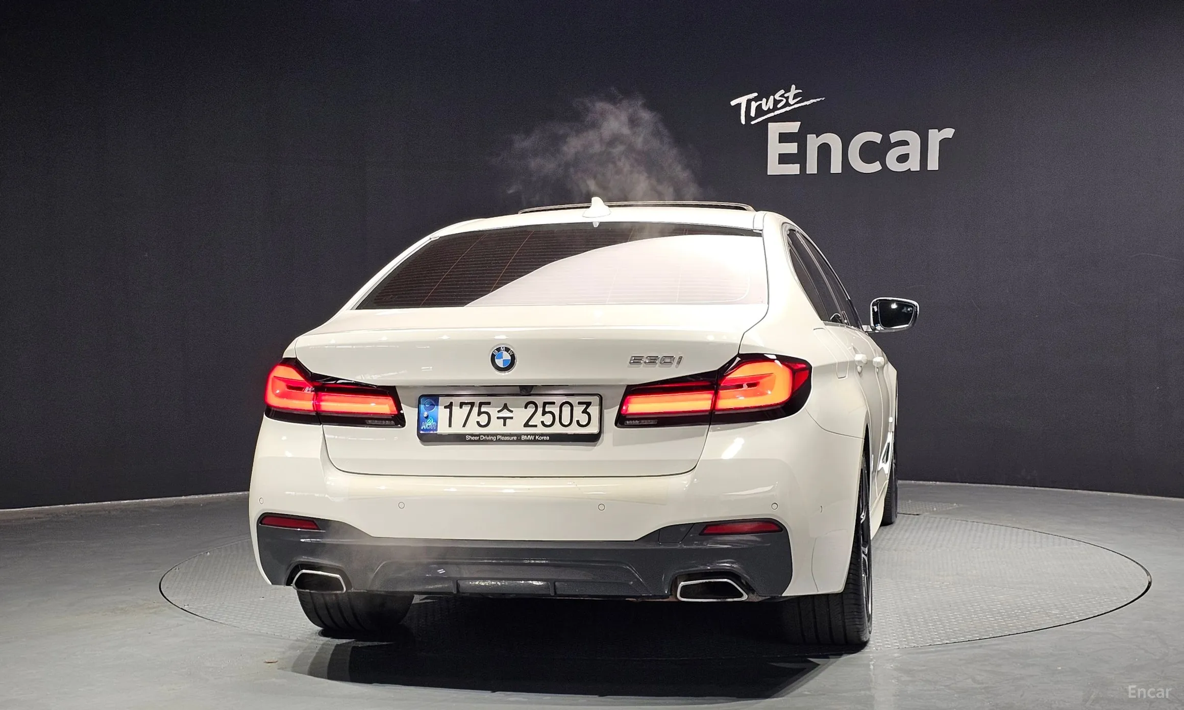 BMW 5 Series (G30) превью 3