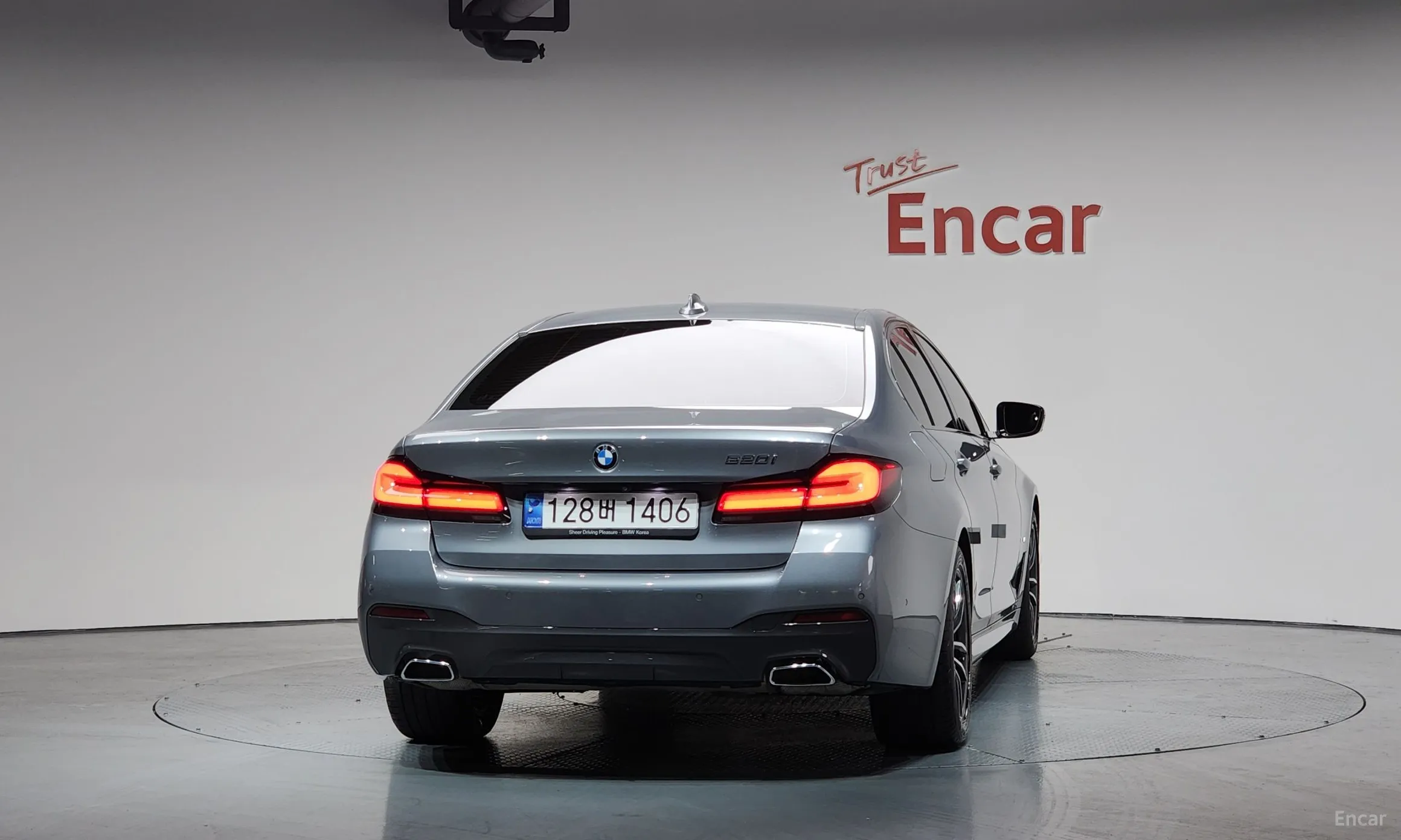 BMW 5 Series (G30) превью 3