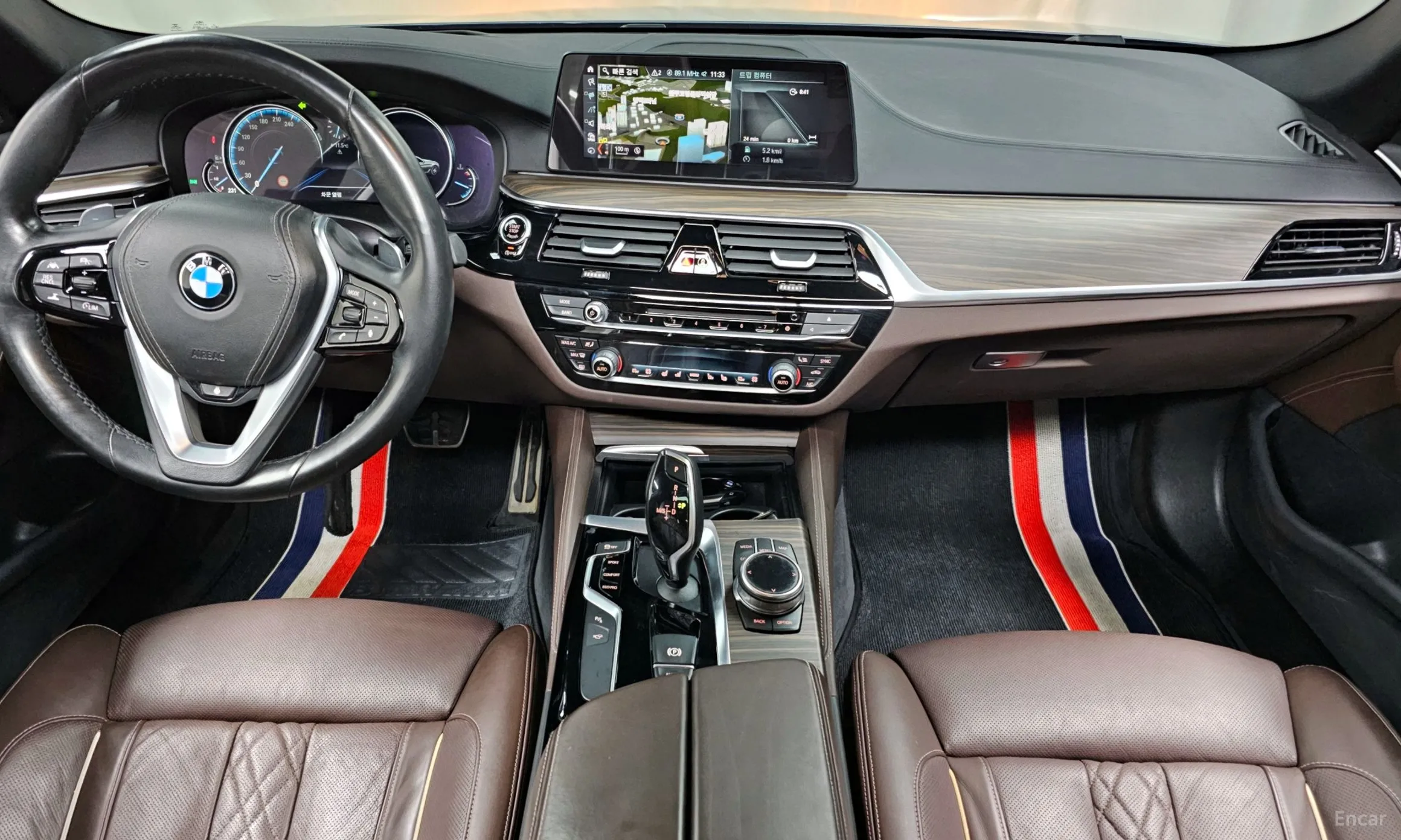 BMW 5 Series (G30) превью 4