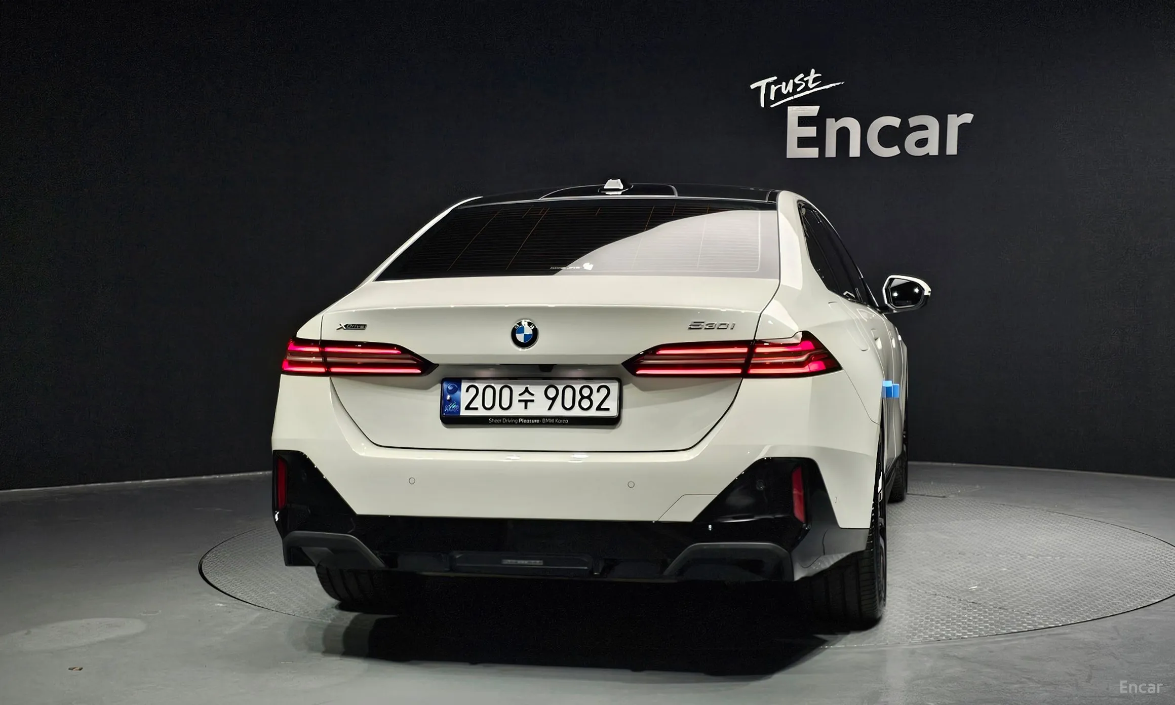 BMW 5 Series (G60) превью 3