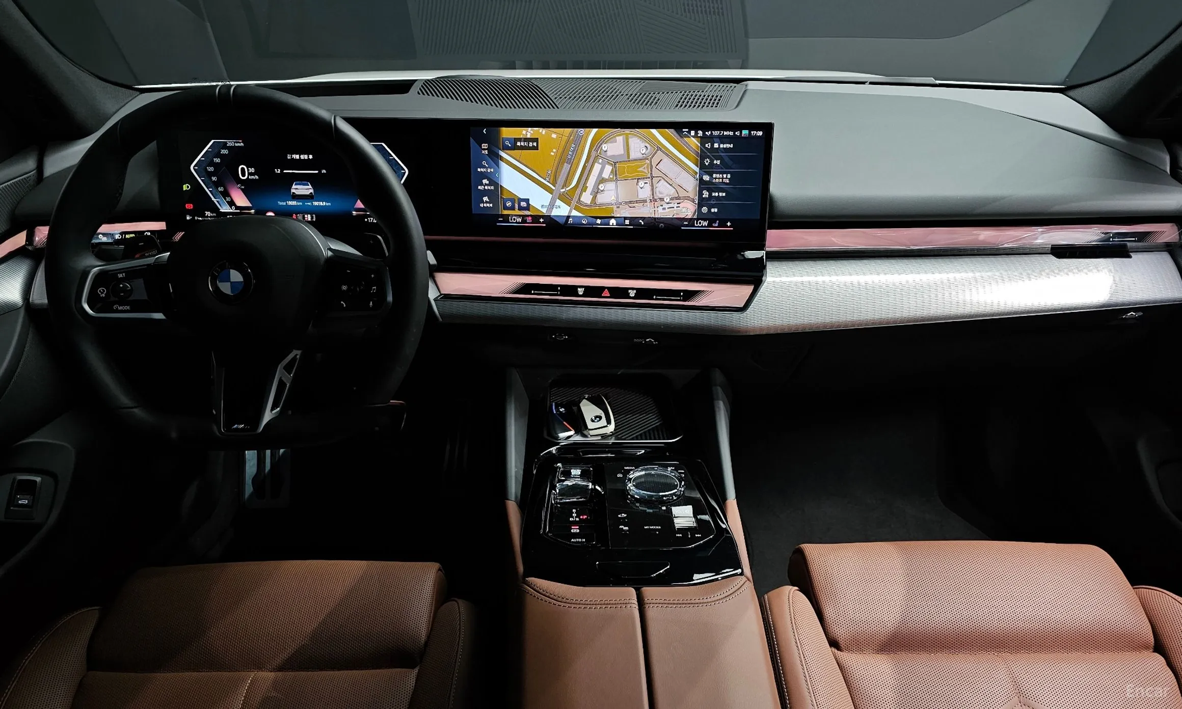 BMW 5 Series (G60) превью 4