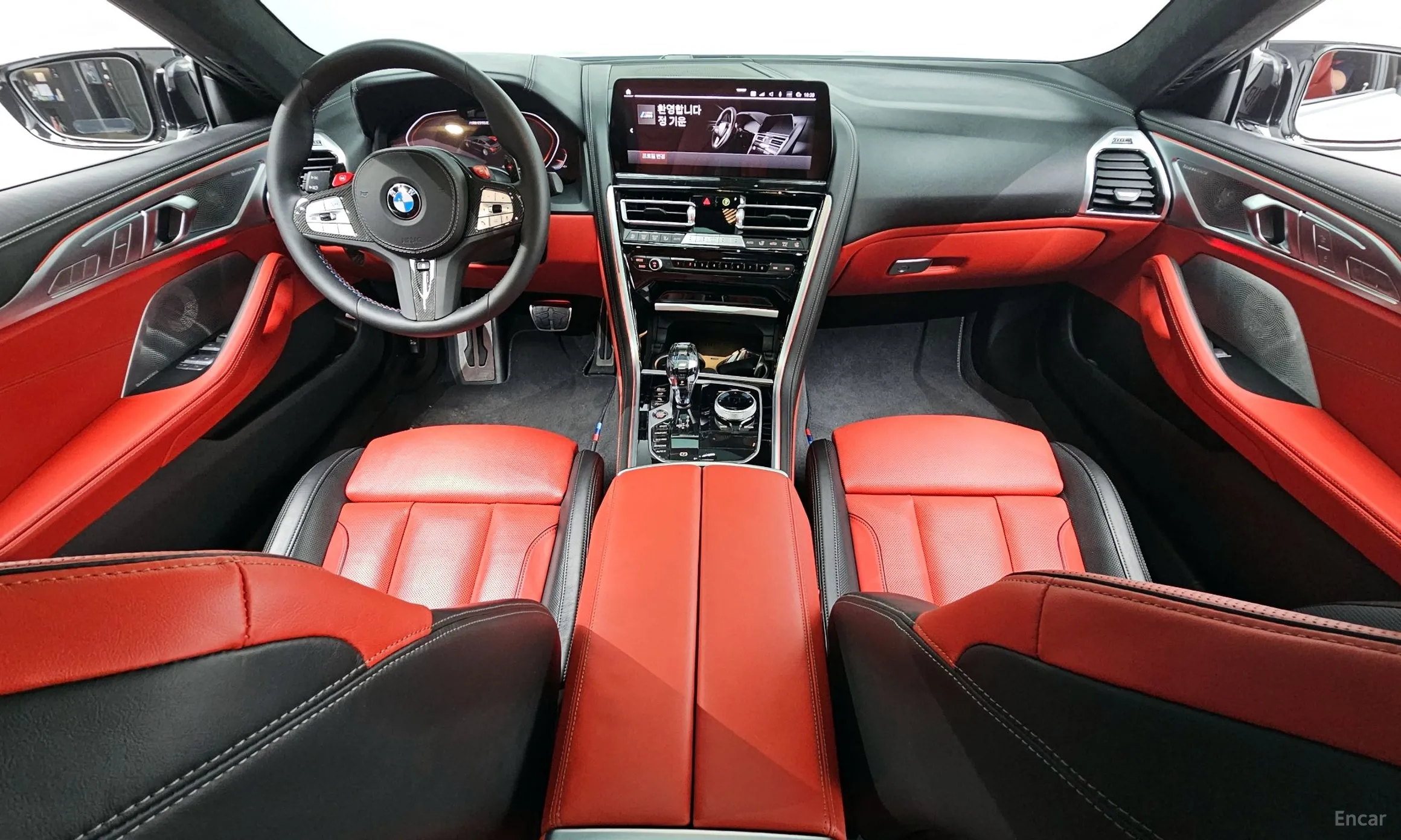 BMW 8-series (G15) превью 4