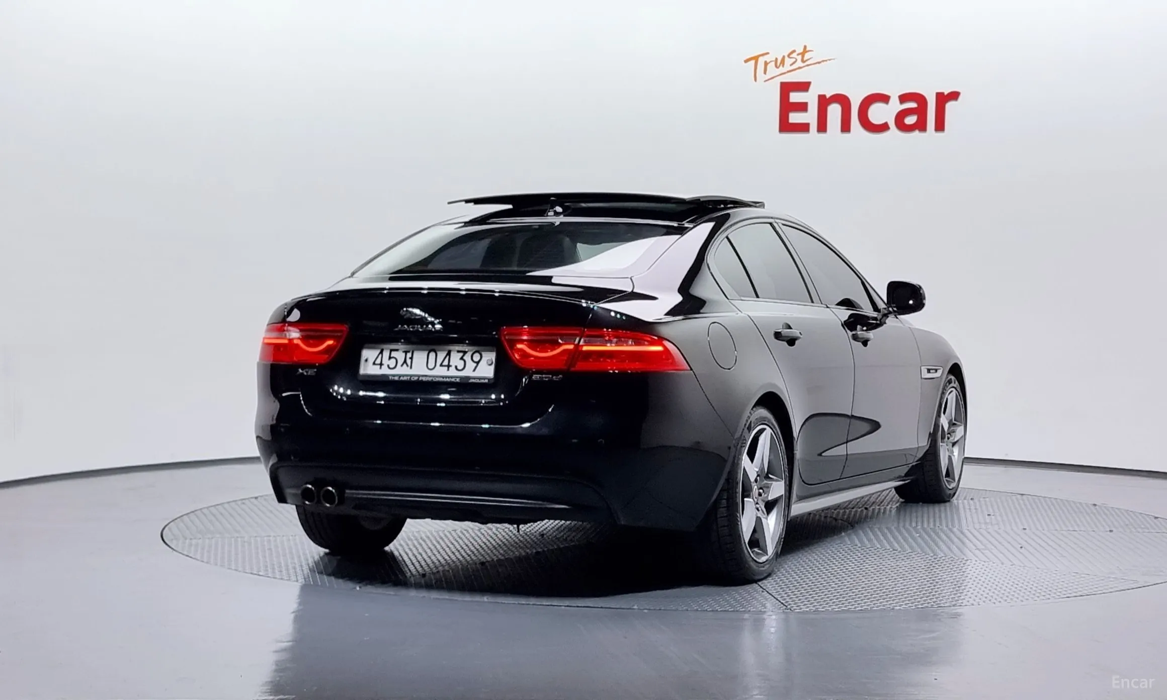 Jaguar XE превью 2