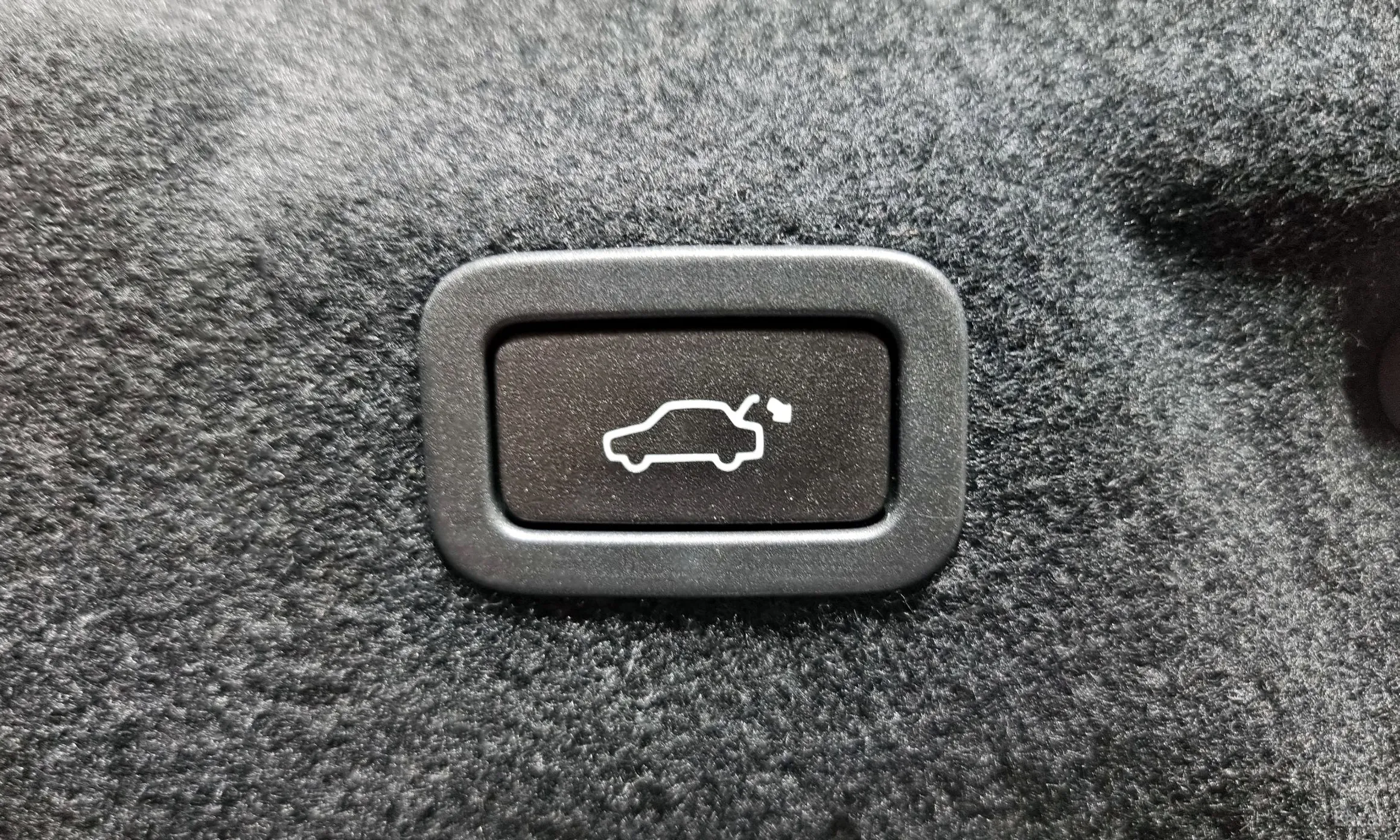Jaguar XE превью 20