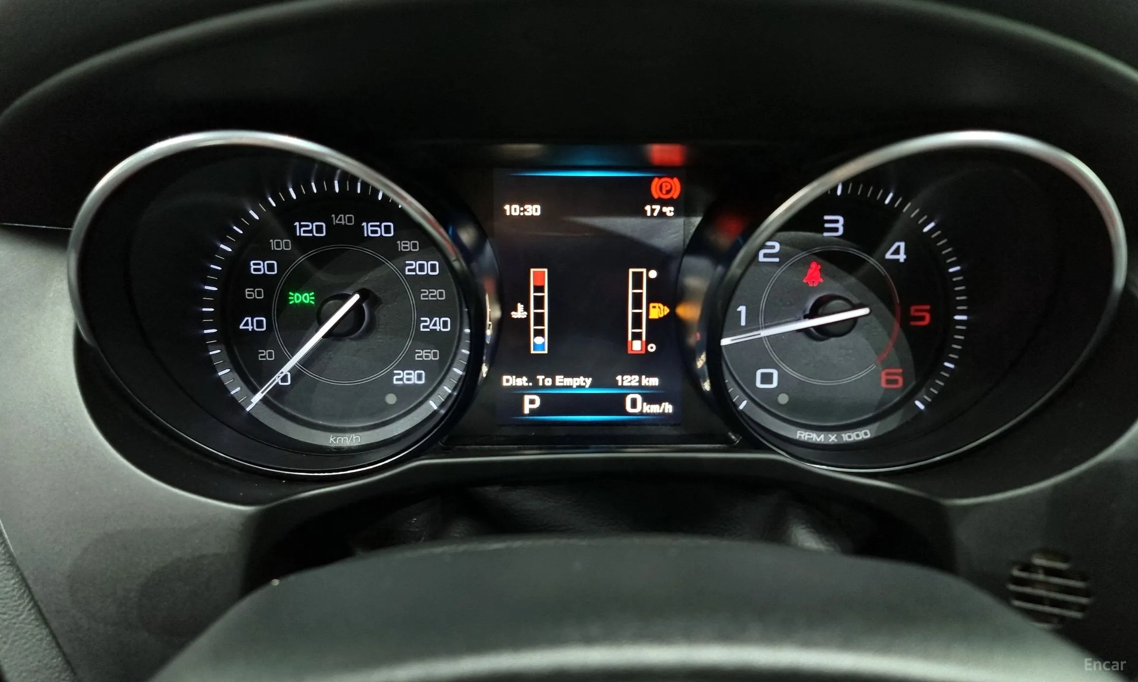Jaguar XE превью 8