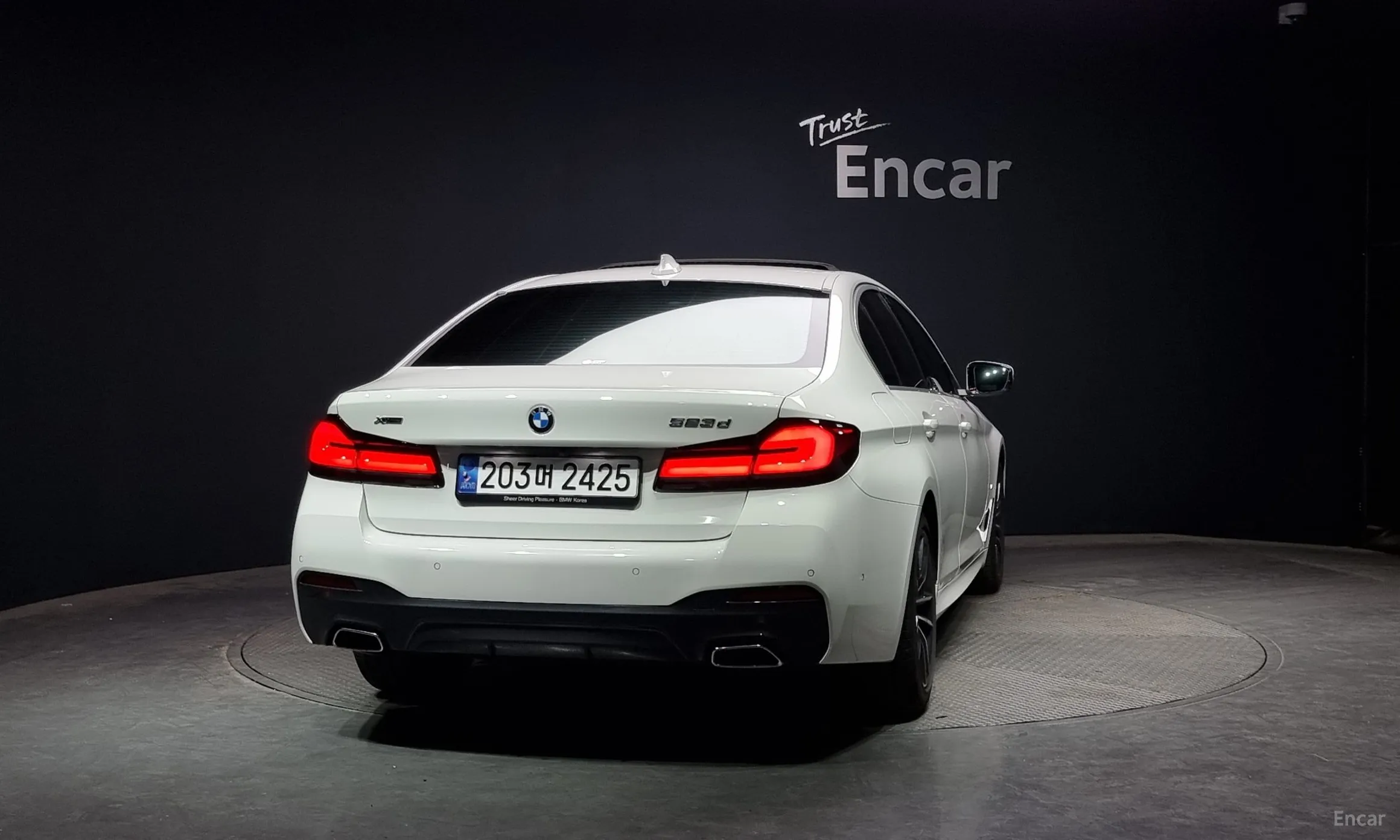 BMW 5 Series (G30) превью 3