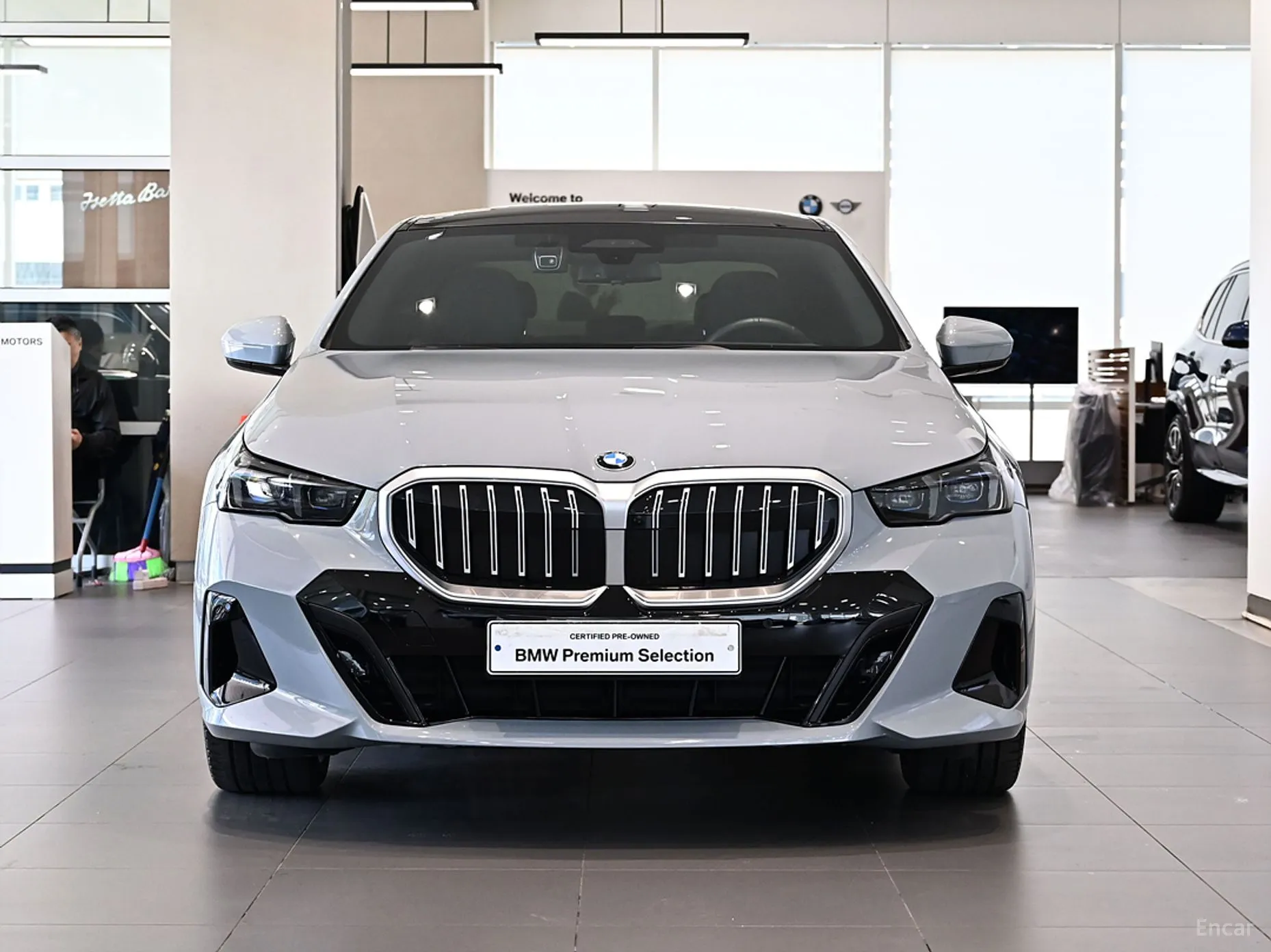 BMW 5 Series (G60) превью 2