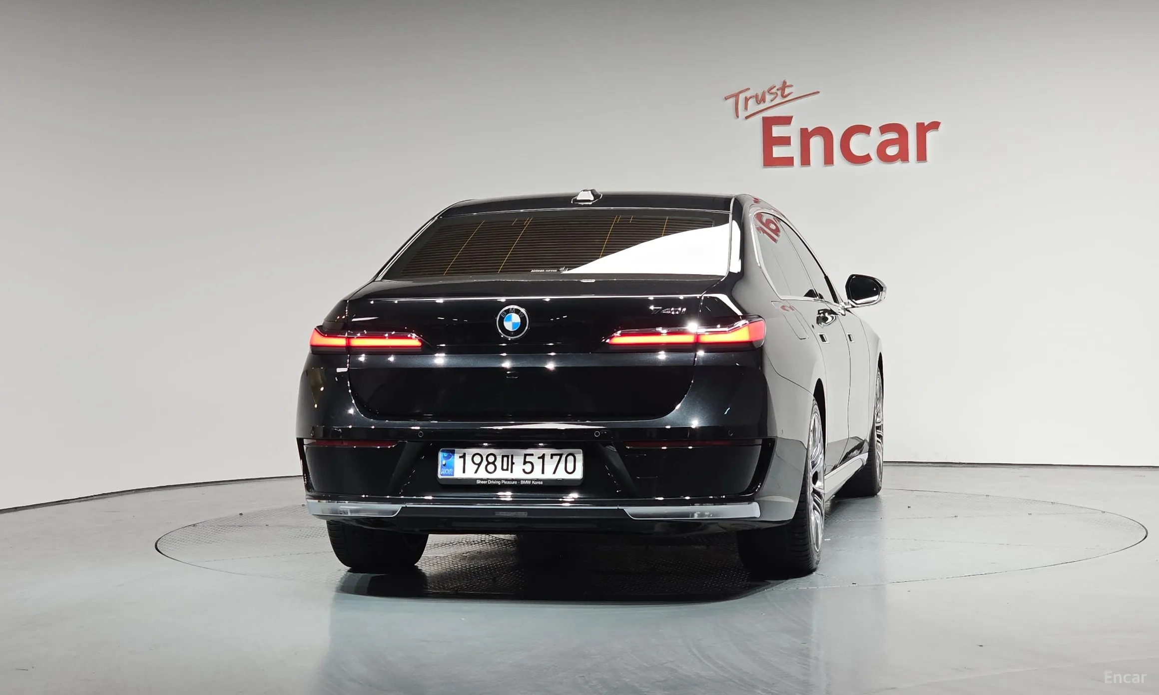 BMW 7 Series (G70) превью 3